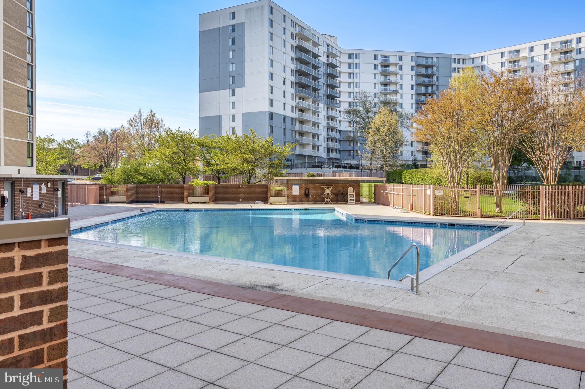 MCLEAN HOUSE - Residential