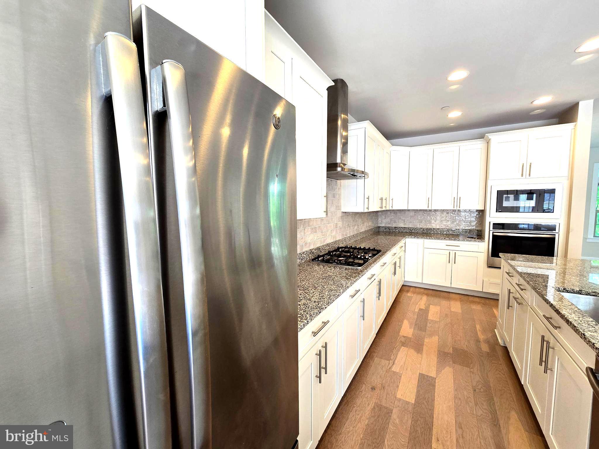 THOMAS VILLAGE - Residential