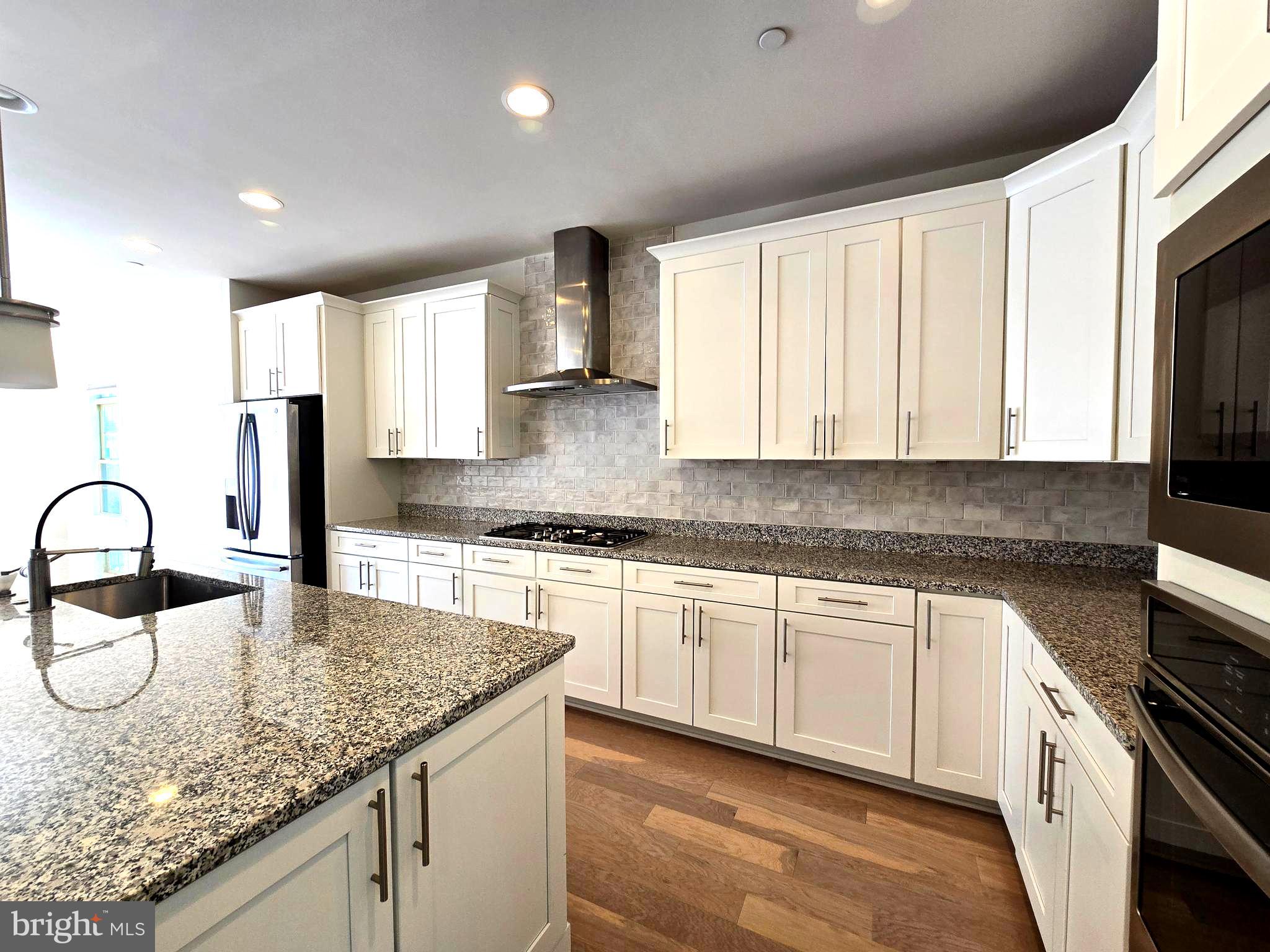 THOMAS VILLAGE - Residential