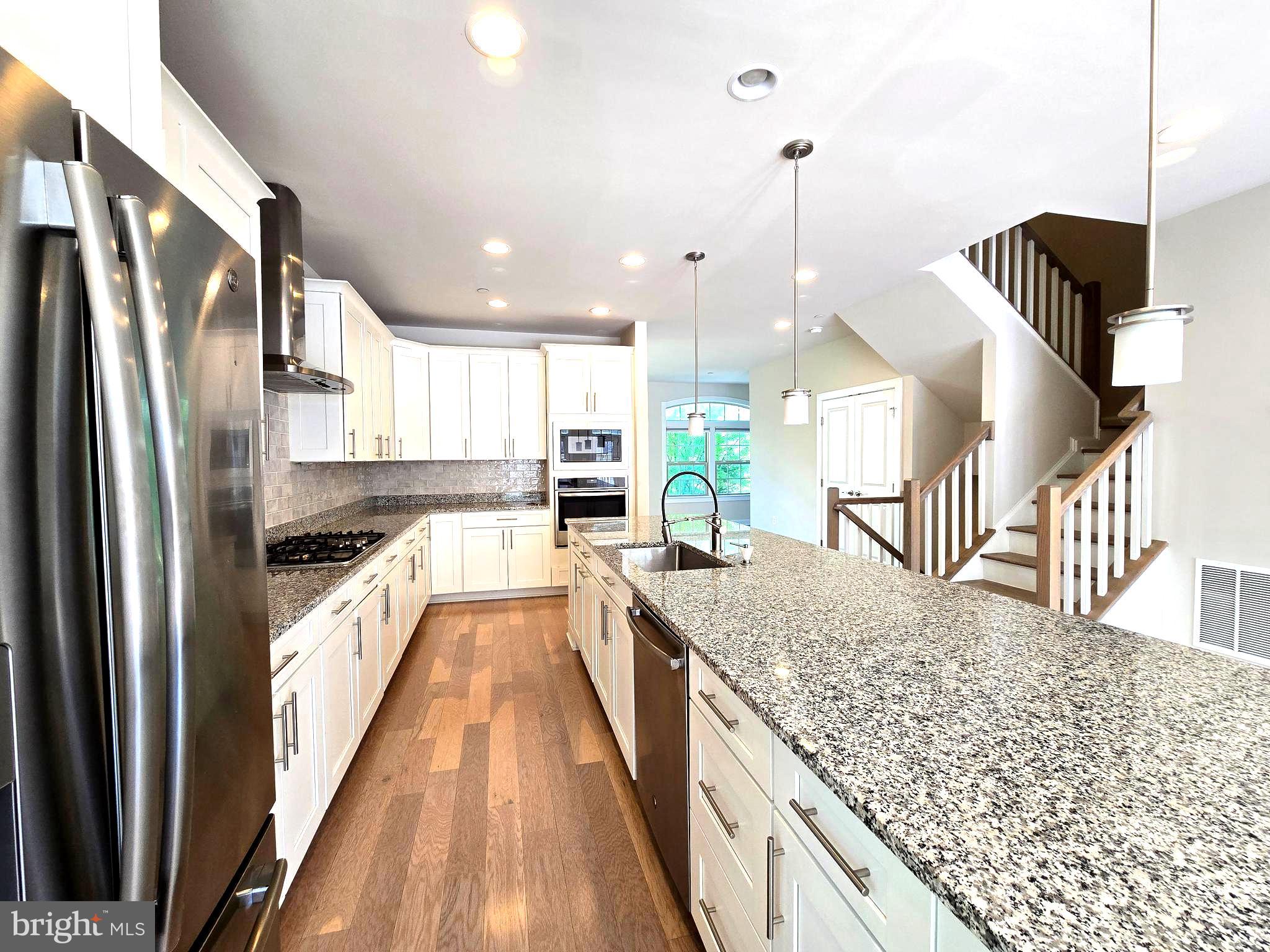 THOMAS VILLAGE - Residential