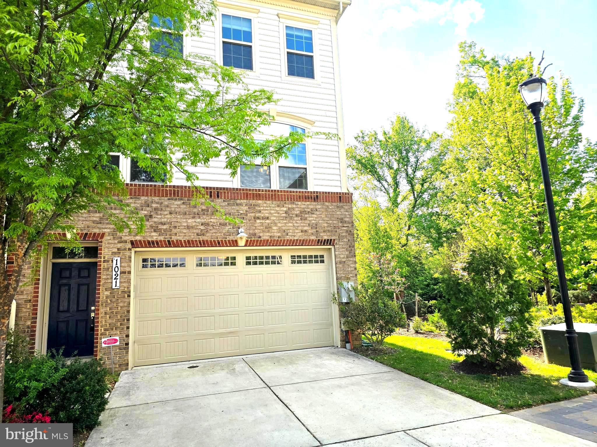 THOMAS VILLAGE - Residential