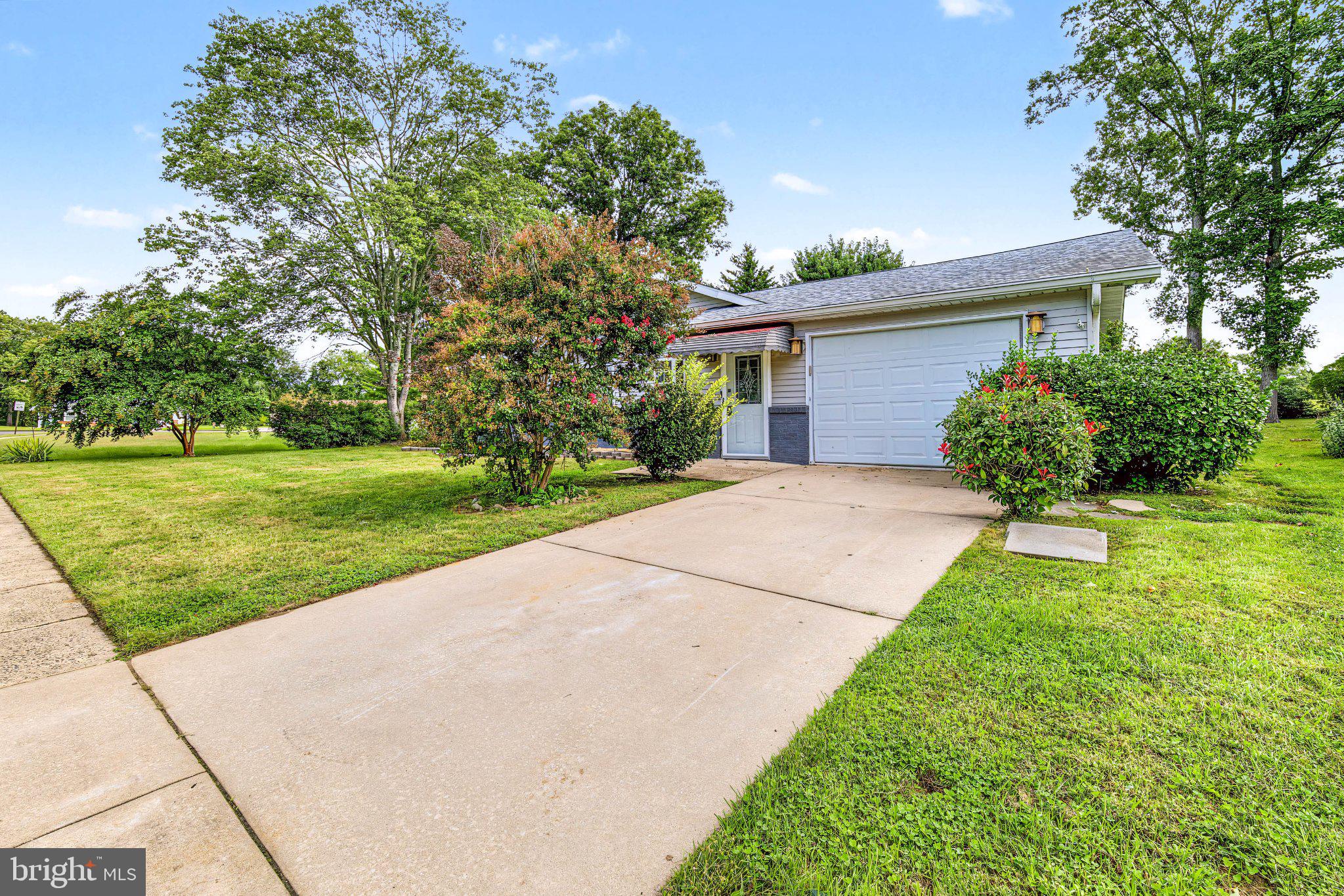 2 POPLAR AVENUE
