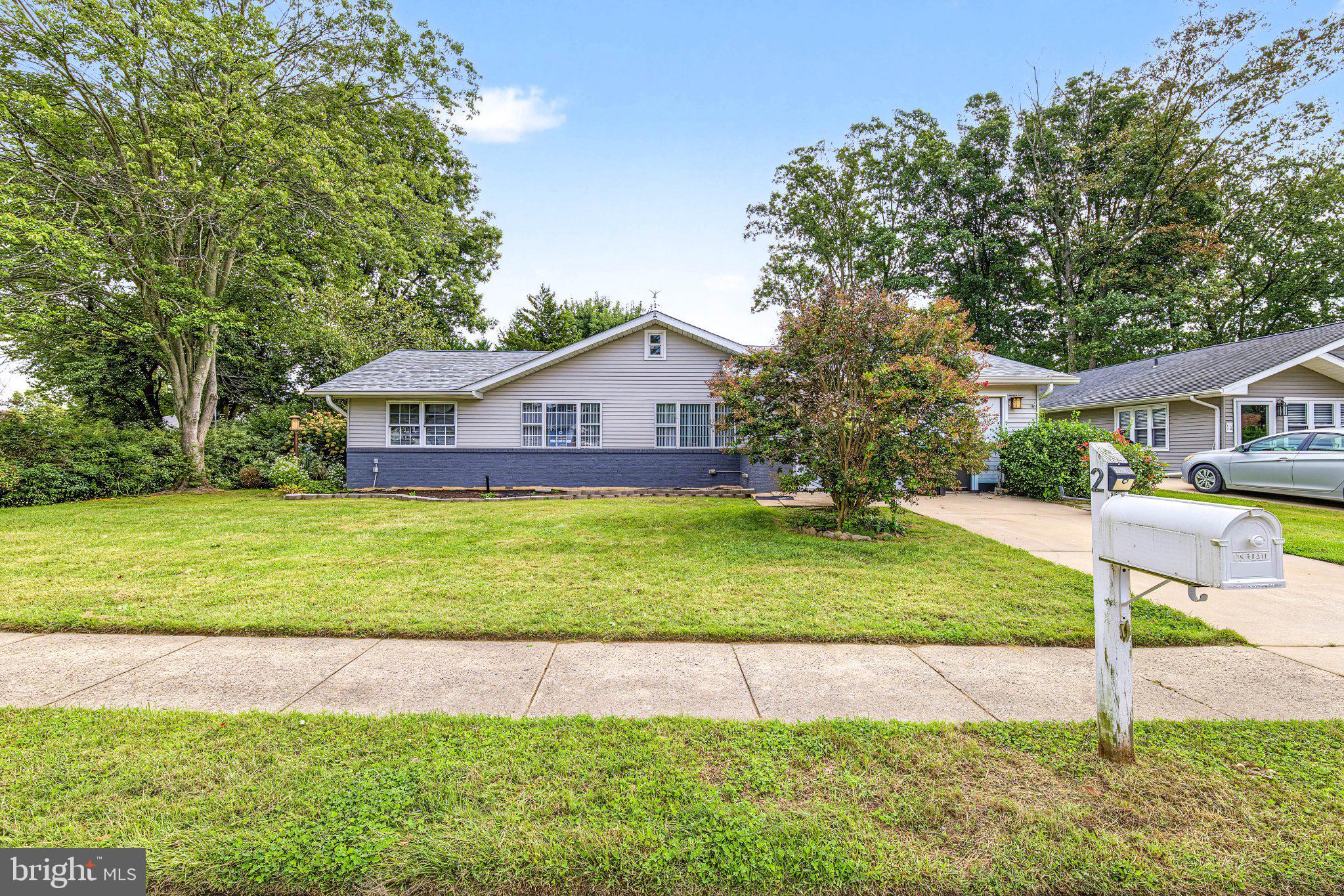 2 POPLAR AVENUE