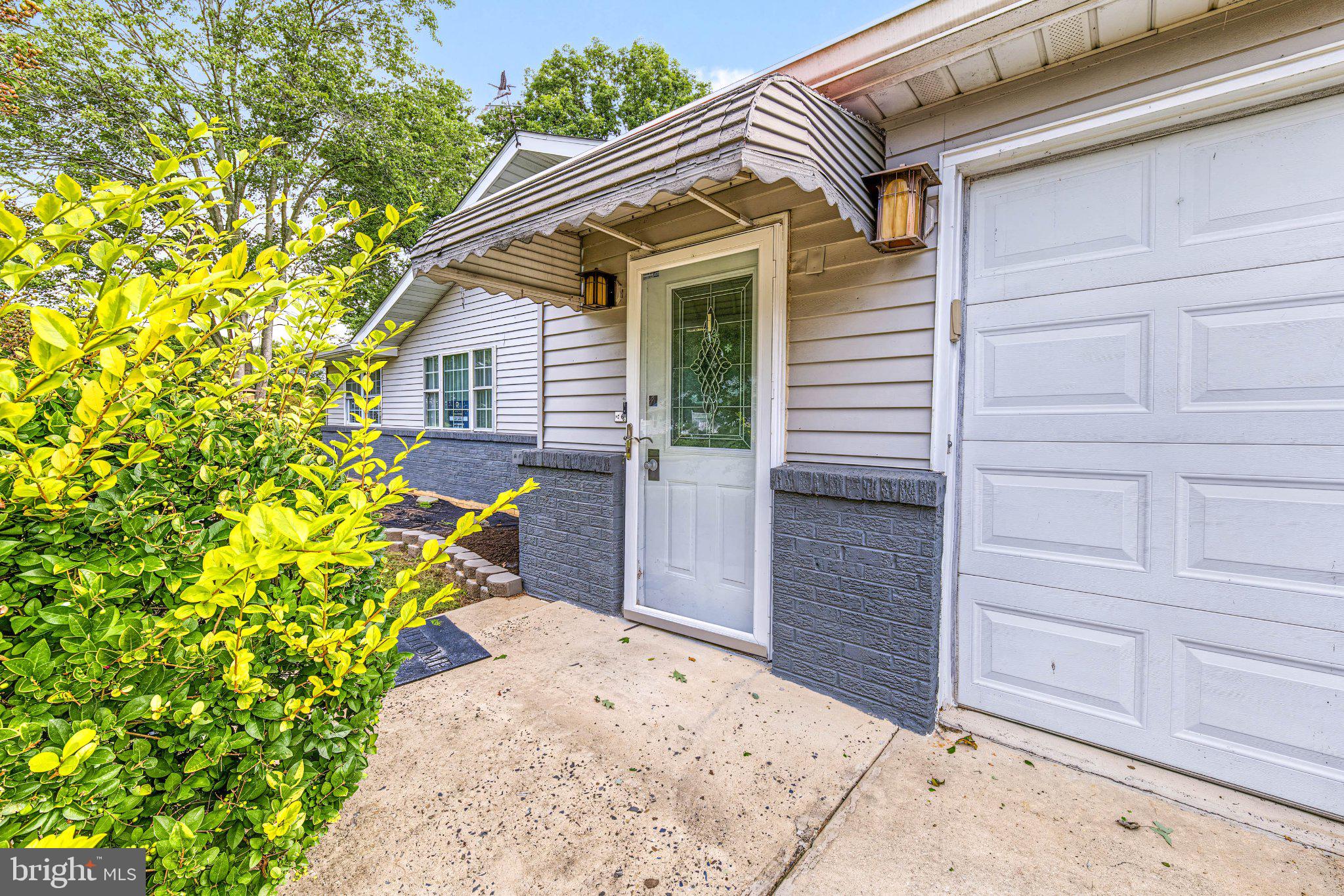 2 POPLAR AVENUE