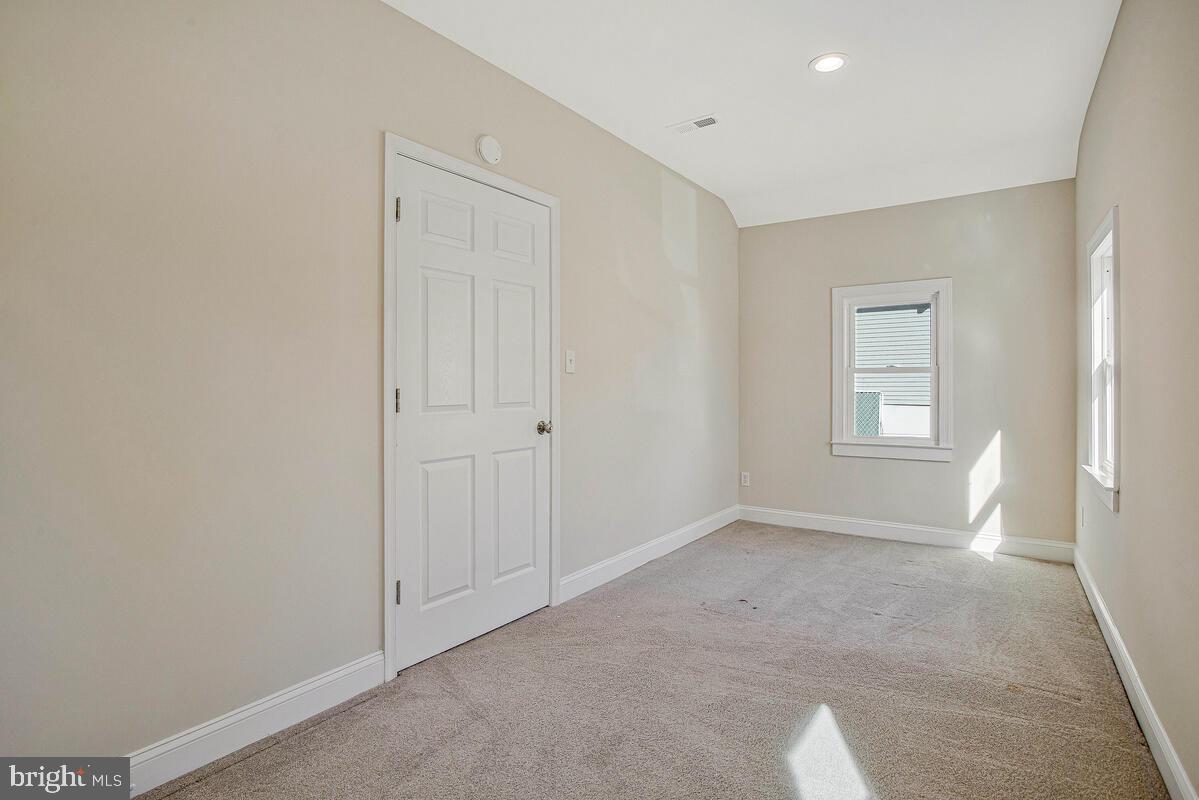 WOODLAND BEACH - Residential