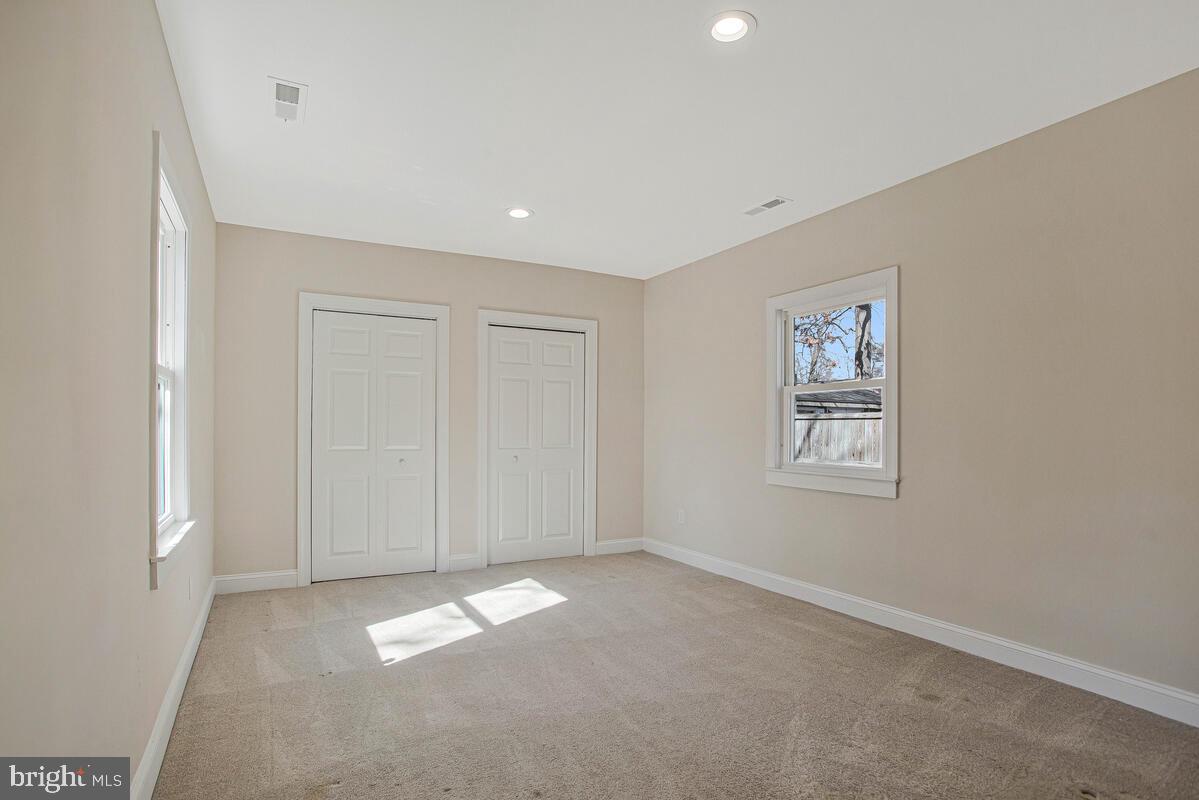 WOODLAND BEACH - Residential