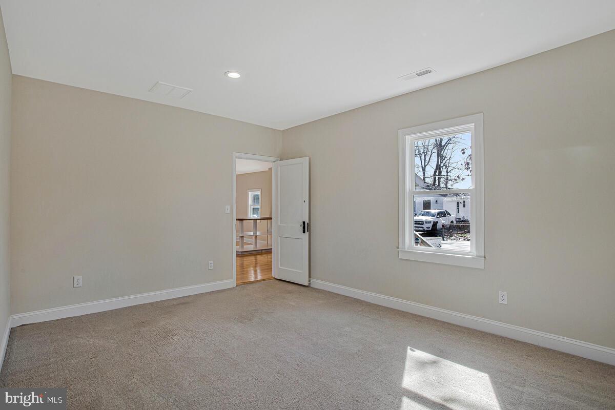 WOODLAND BEACH - Residential