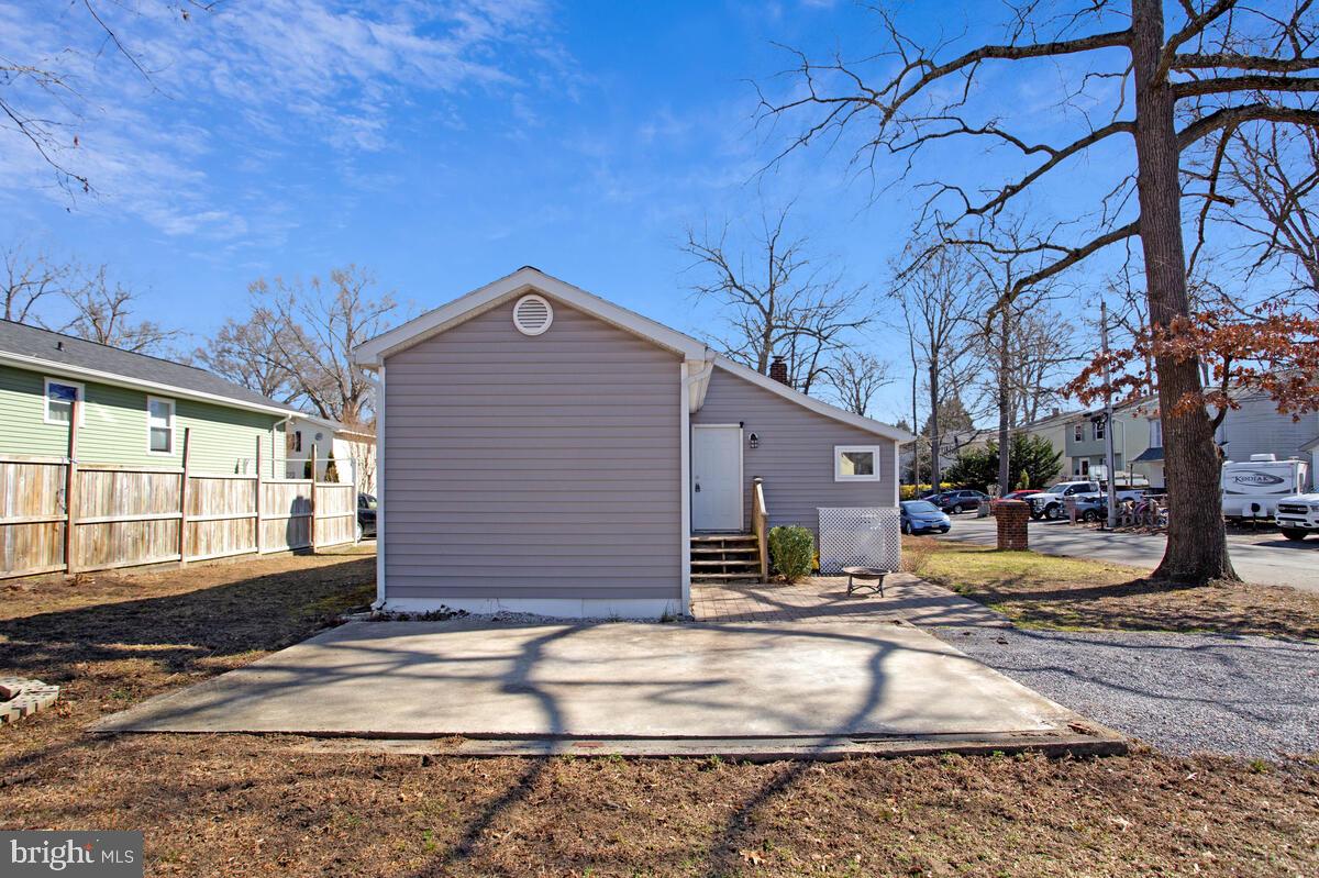 WOODLAND BEACH - Residential