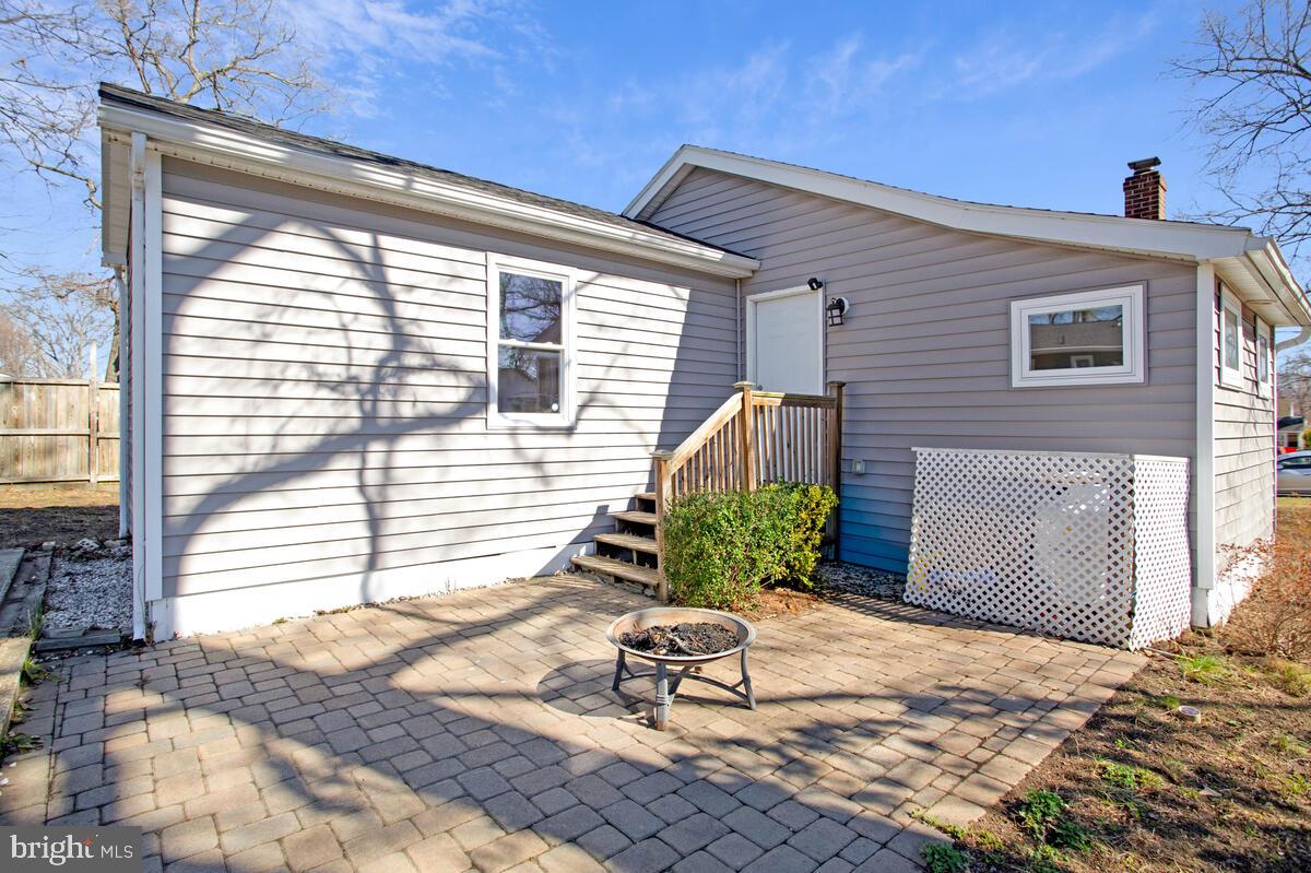 WOODLAND BEACH - Residential