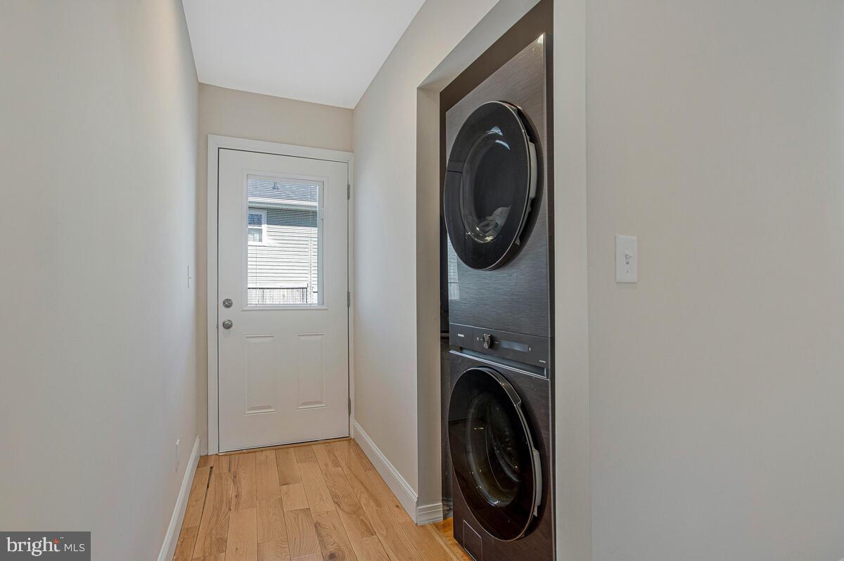 WOODLAND BEACH - Residential