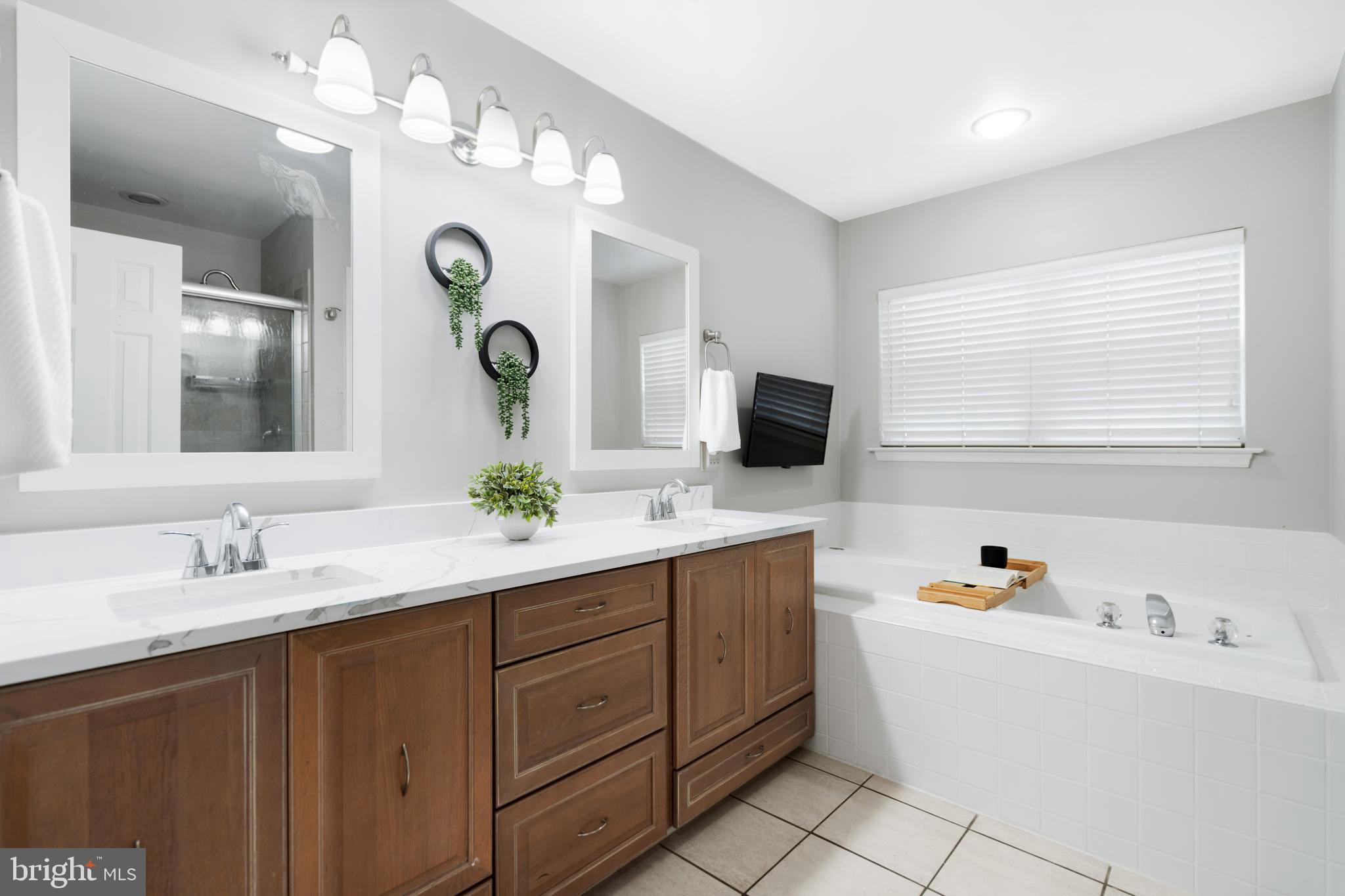 LEESBURG TOWN - Residential