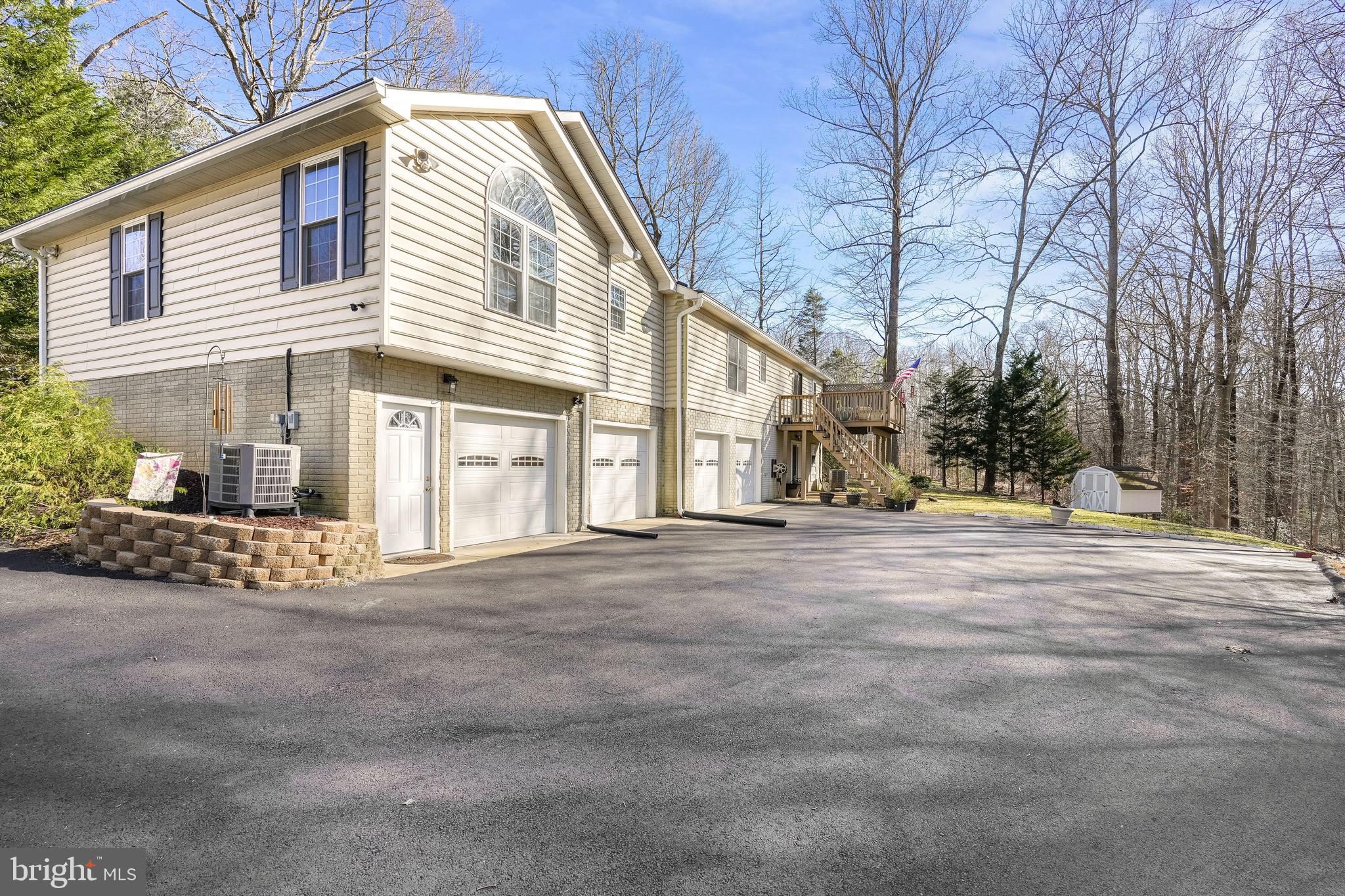 CARRIAGE HILLS - Residential