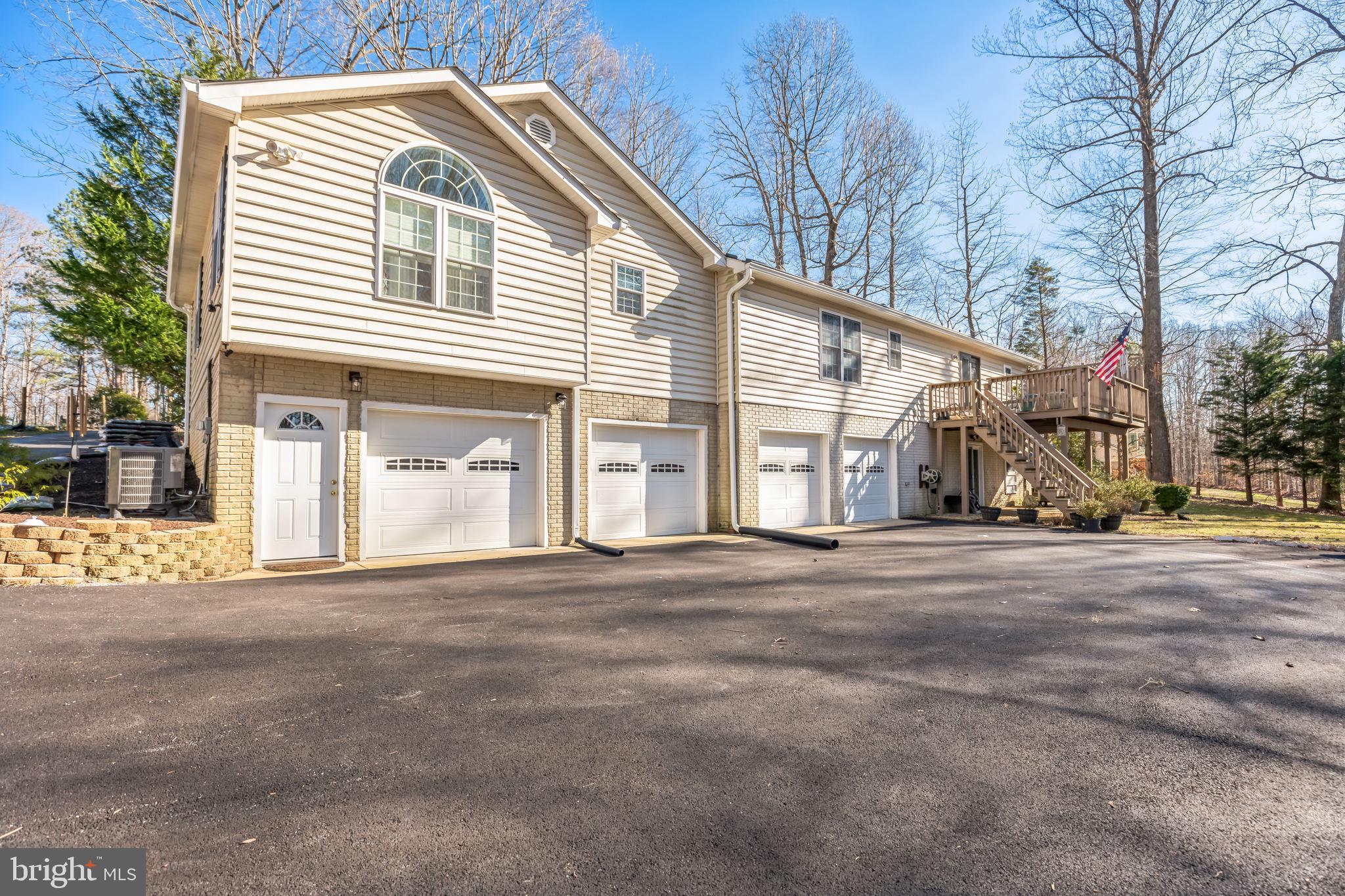 CARRIAGE HILLS - Residential