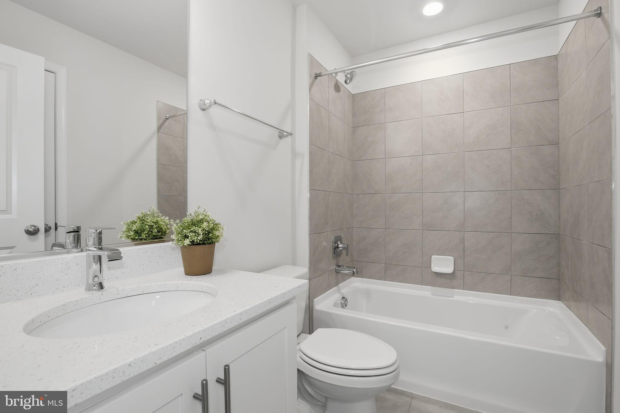 RENN QUARTER - Residential Lease