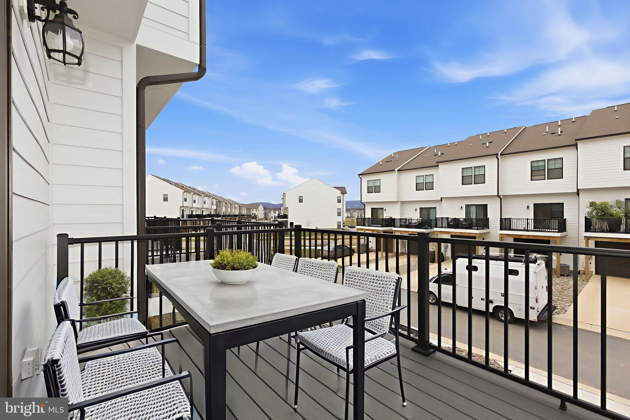 RENN QUARTER - Residential Lease