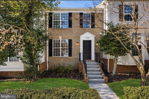 Photo of 10 Cottage Field Court, GERMANTOWN, MD 20874 (MLS # MDMC2215120)