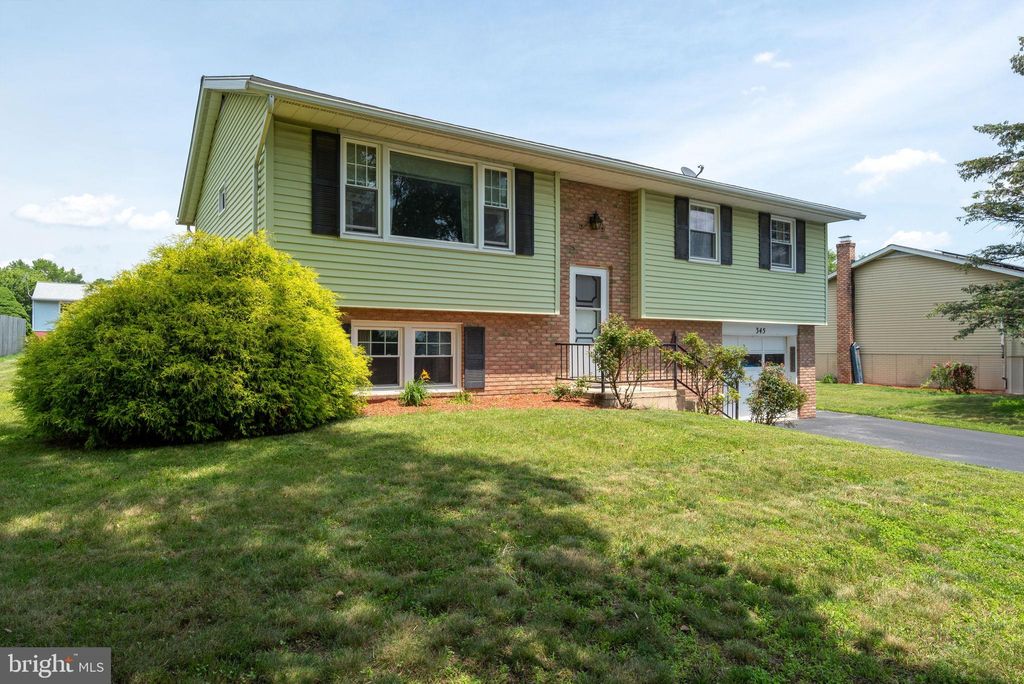 Photo of 345 Caraway Drive, MOUNTVILLE, PA 17554 (MLS # PALA2072634)