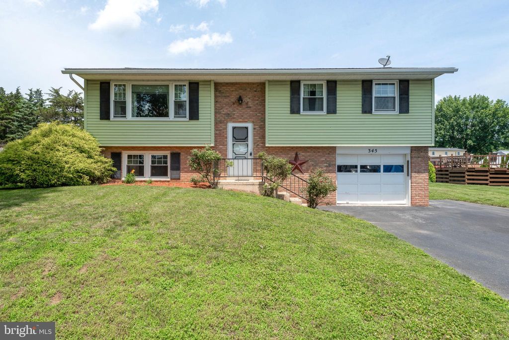 Photo of 345 Caraway Drive, MOUNTVILLE, PA 17554 (MLS # PALA2072634)