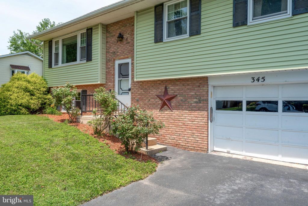 Photo of 345 Caraway Drive, MOUNTVILLE, PA 17554 (MLS # PALA2072634)