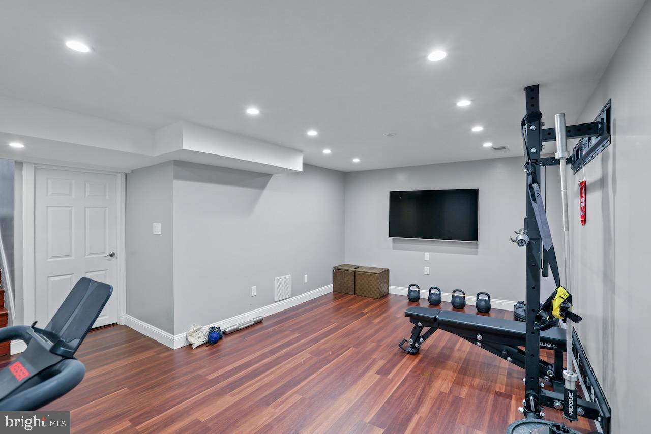 DANBURY FOREST - Residential