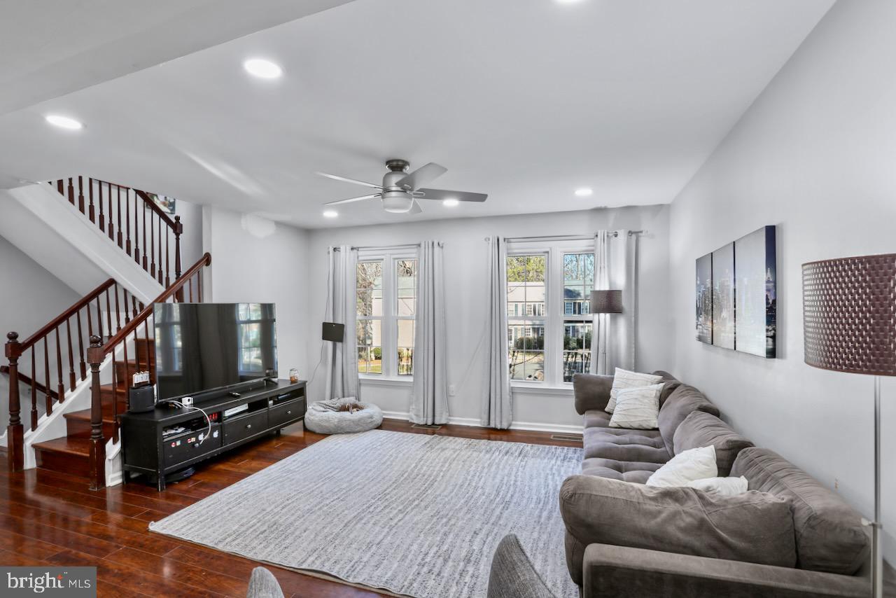 DANBURY FOREST - Residential