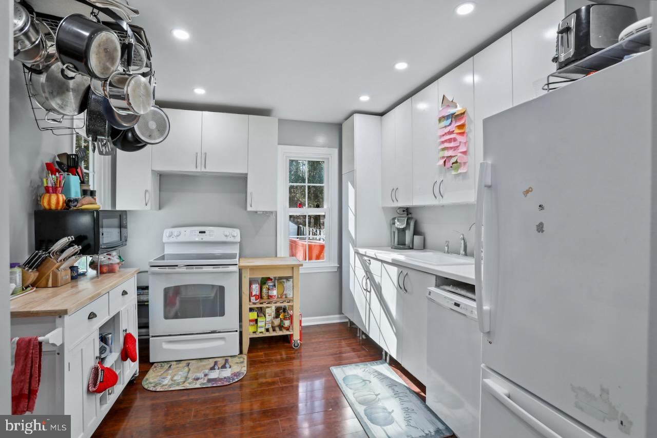 DANBURY FOREST - Residential