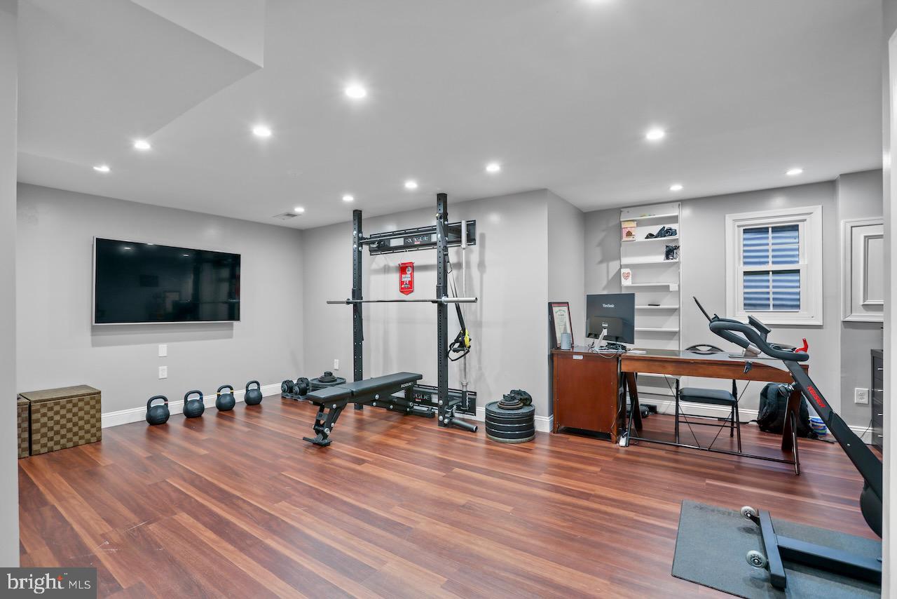 DANBURY FOREST - Residential