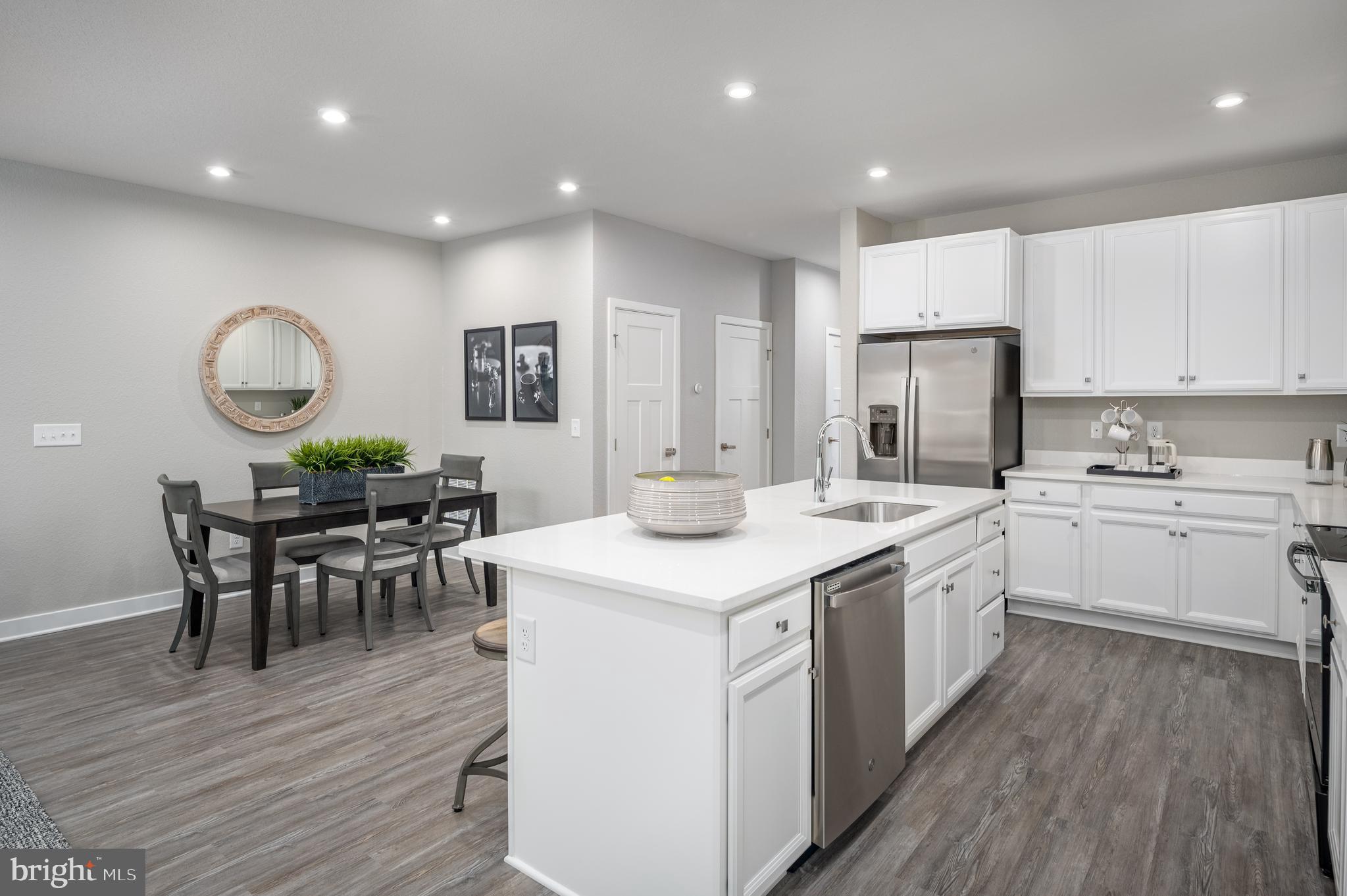 ROLLING HILLS - Residential