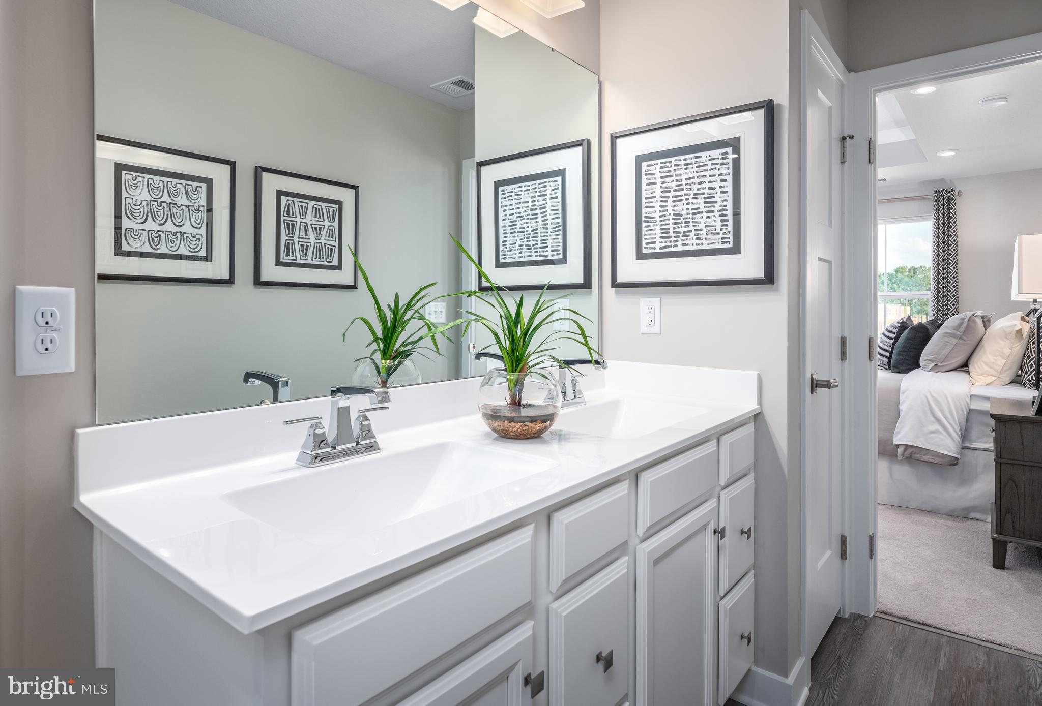 ROLLING HILLS - Residential