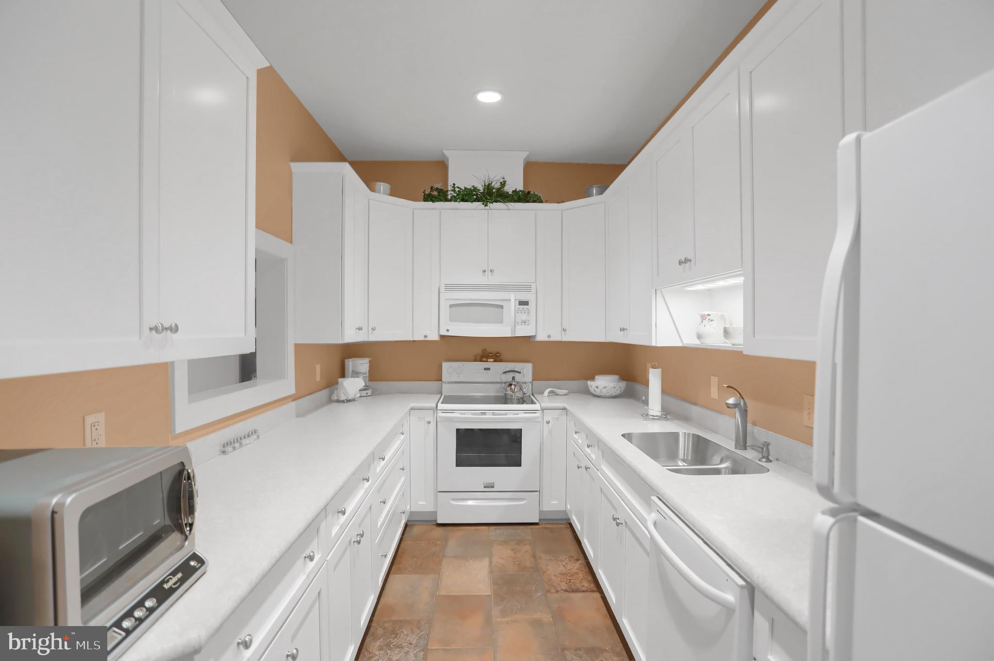 HIDDEN LAKES ESTATES - Residential