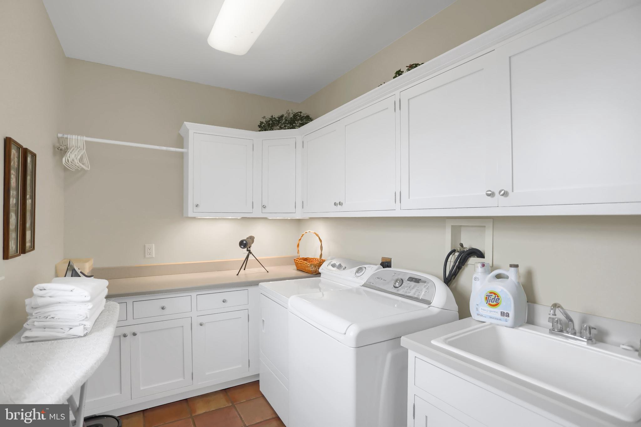 HIDDEN LAKES ESTATES - Residential