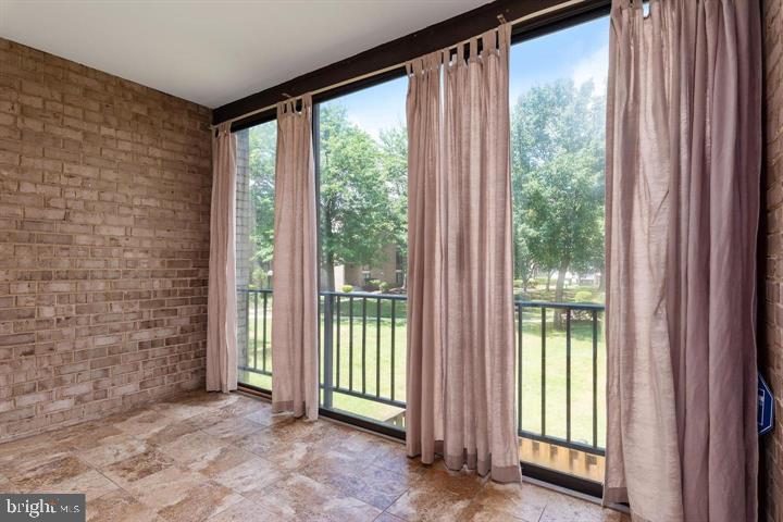 CHELSEA WOODS CONDO - Residential Lease