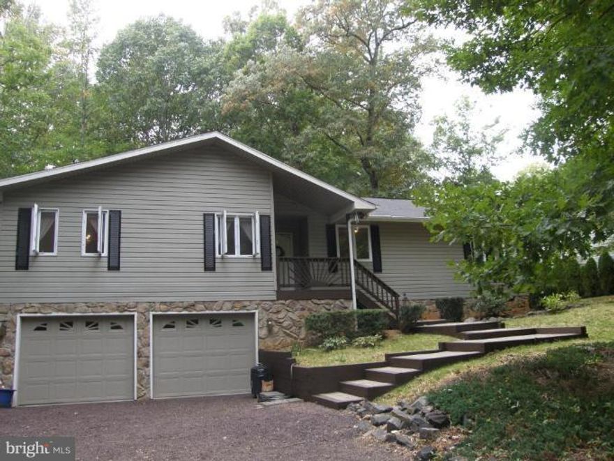 Charming rambler with many extras!  Gas fireplace, large deck off the back, kitchen island, 2 car garage.  Beautiful gated community with 2 lakes, parks, pools, stables, golf course, beaches.  A must see!