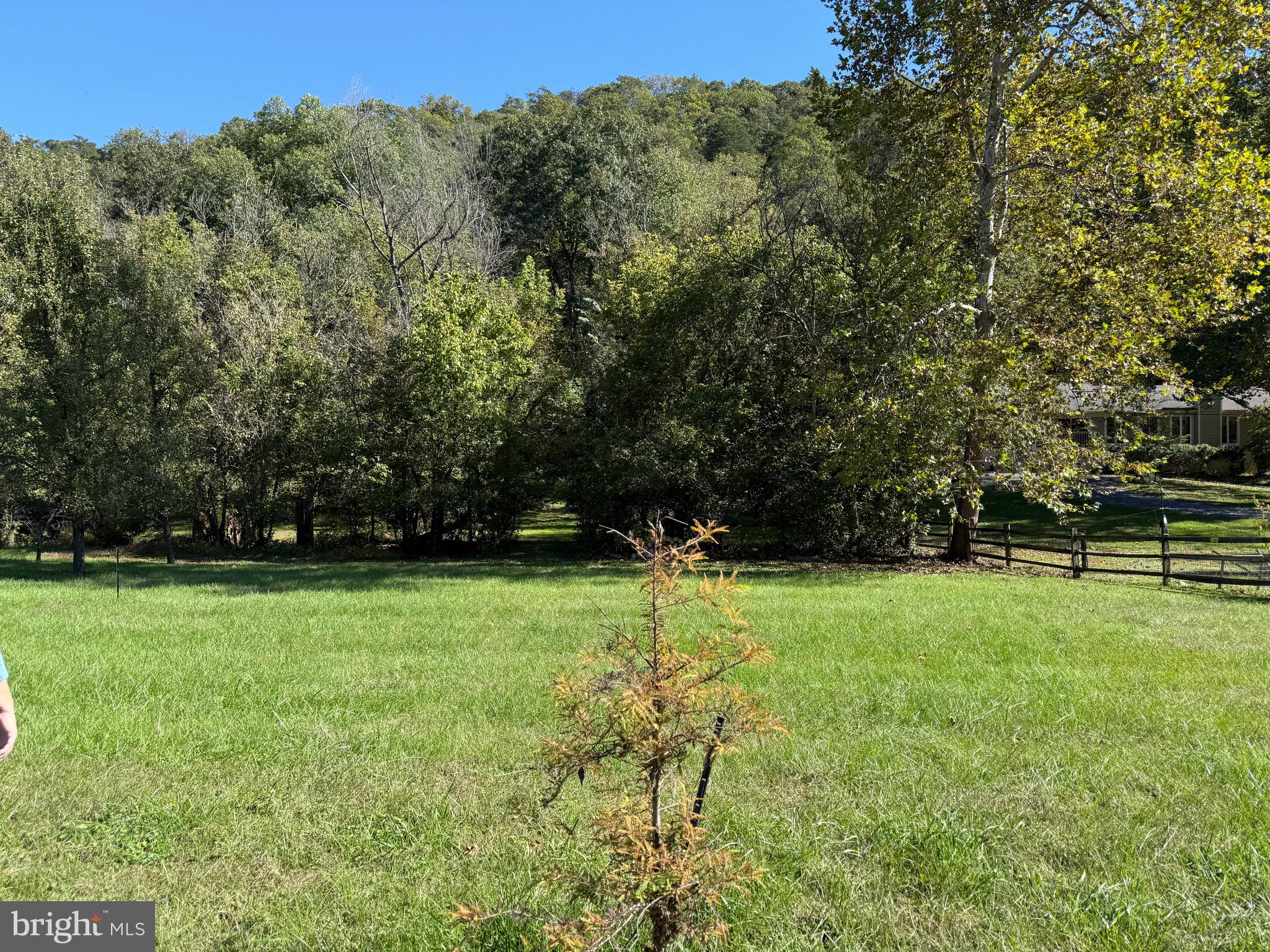 MASSANUTTEN VIEW - Land