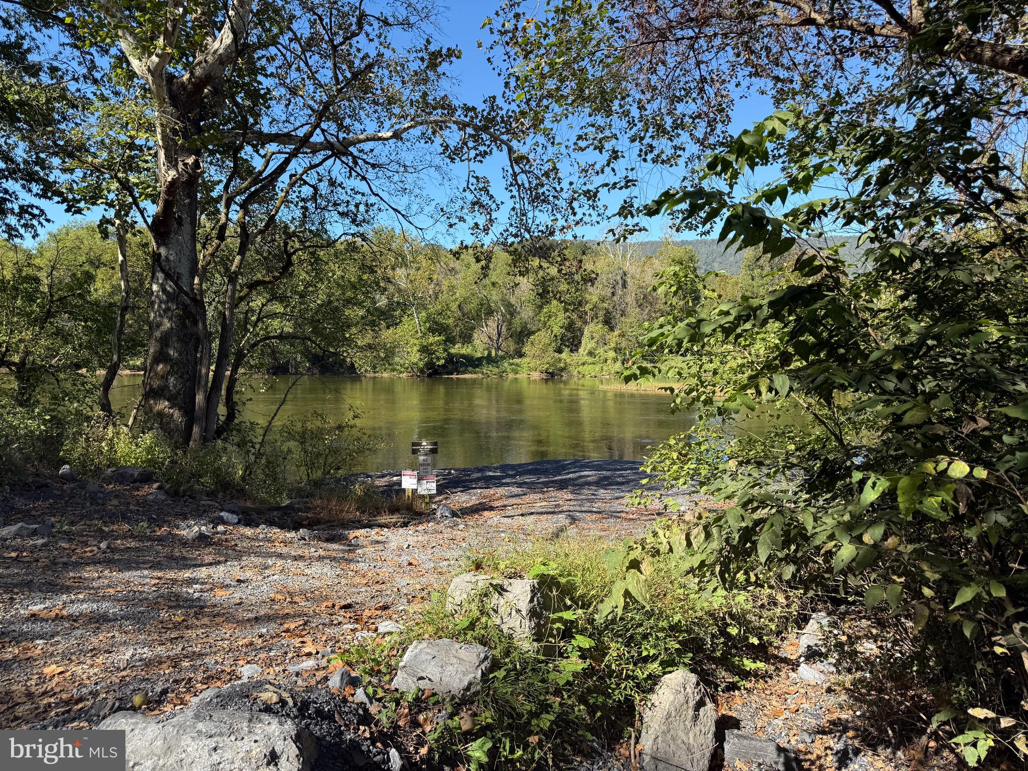 MASSANUTTEN VIEW - Land