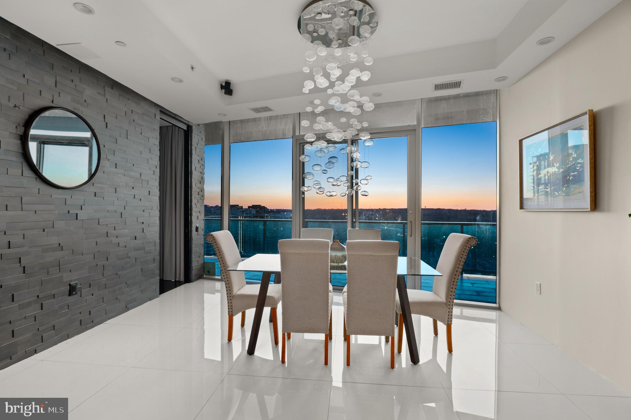 TURNBERRY TOWER - Residential