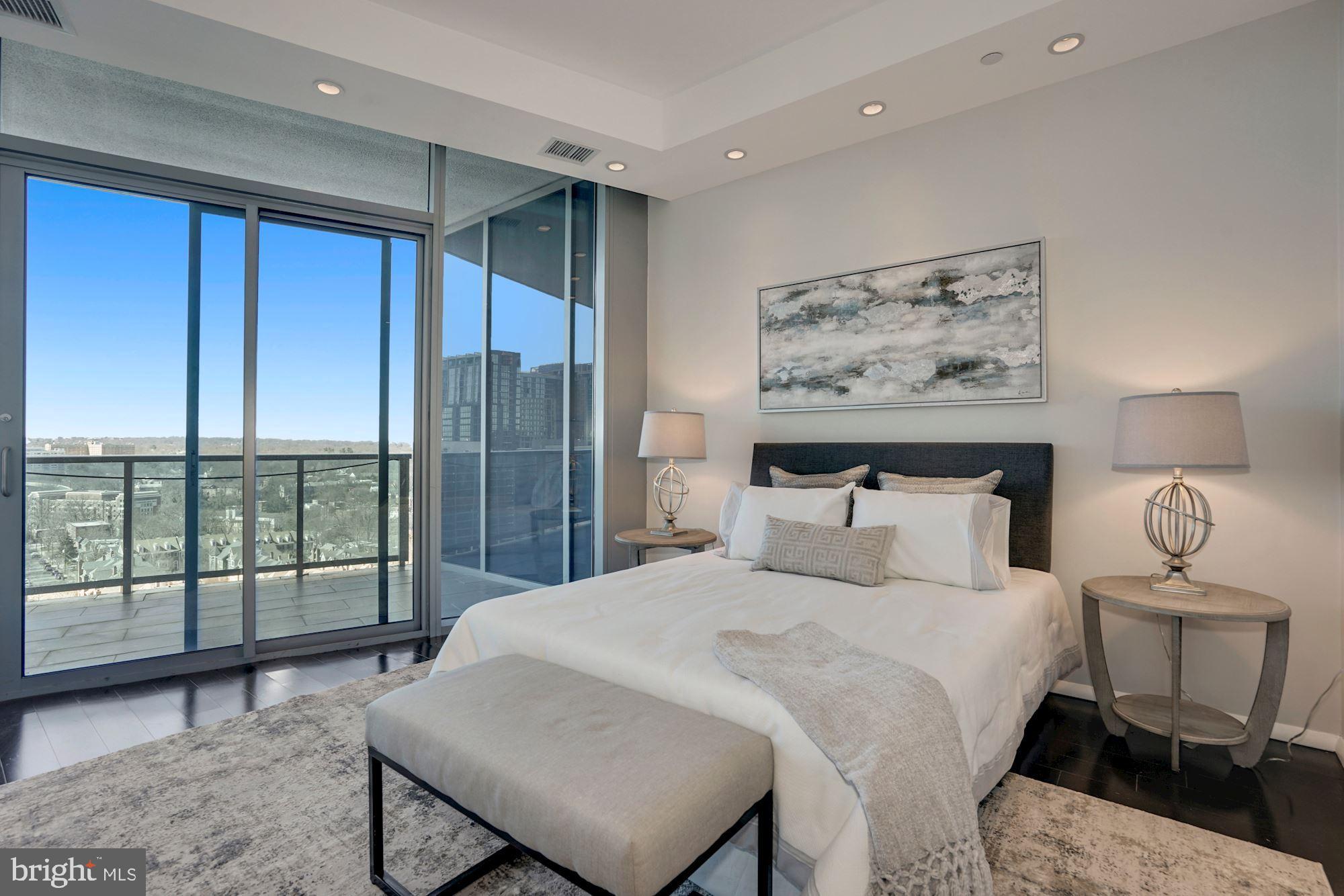 TURNBERRY TOWER - Residential