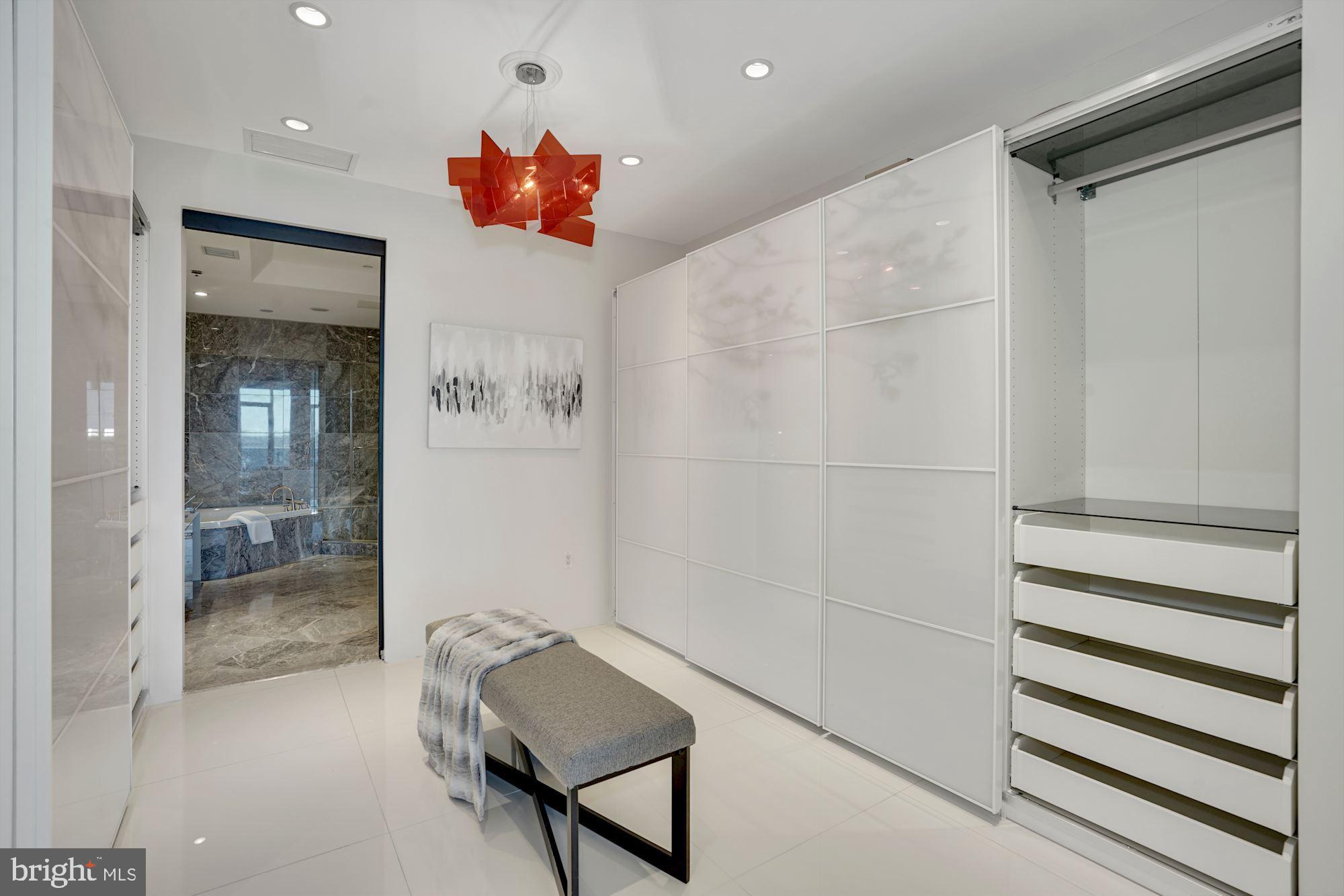 TURNBERRY TOWER - Residential