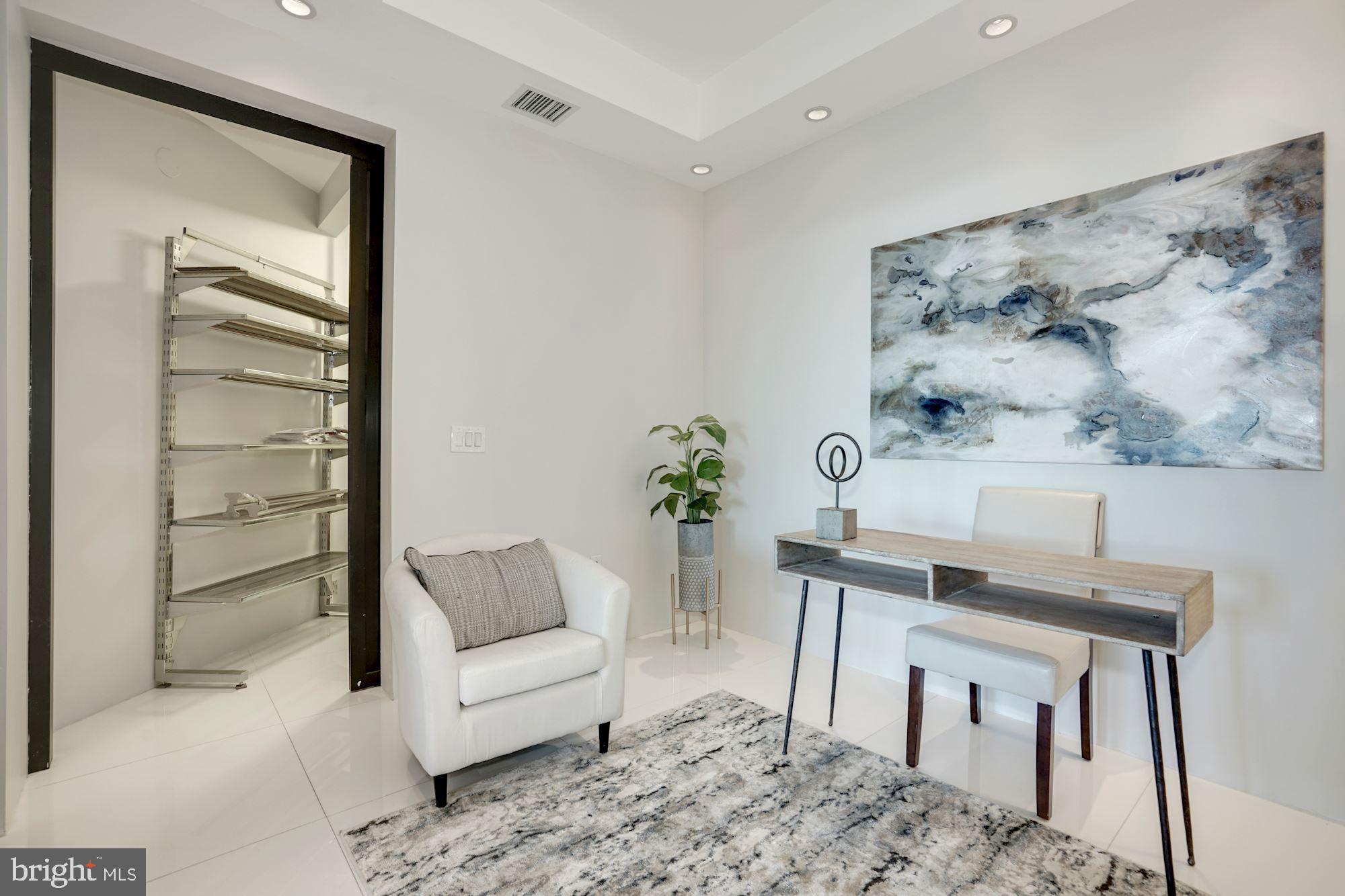 TURNBERRY TOWER - Residential