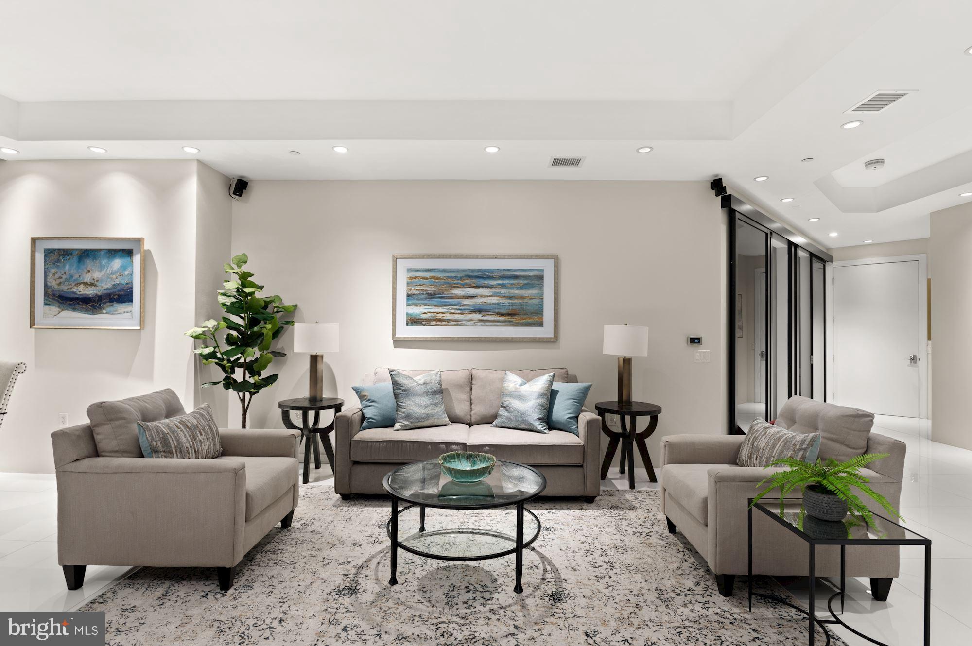 TURNBERRY TOWER - Residential