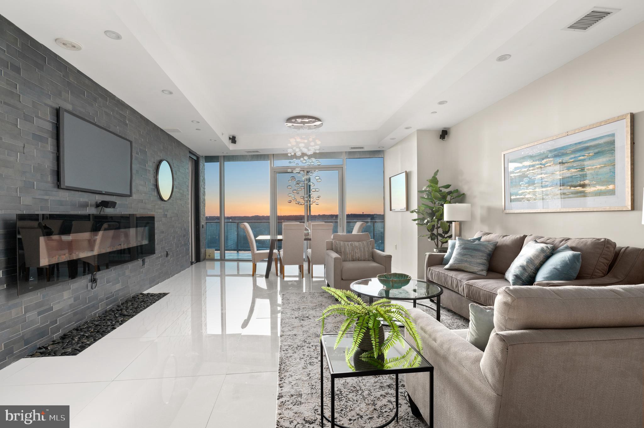 TURNBERRY TOWER - Residential