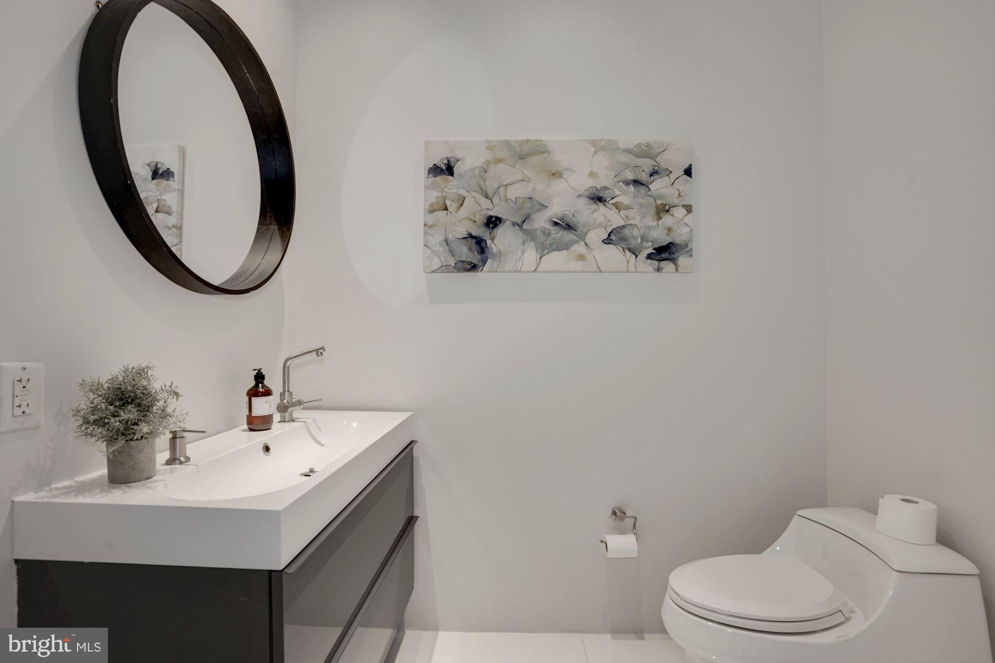 TURNBERRY TOWER - Residential