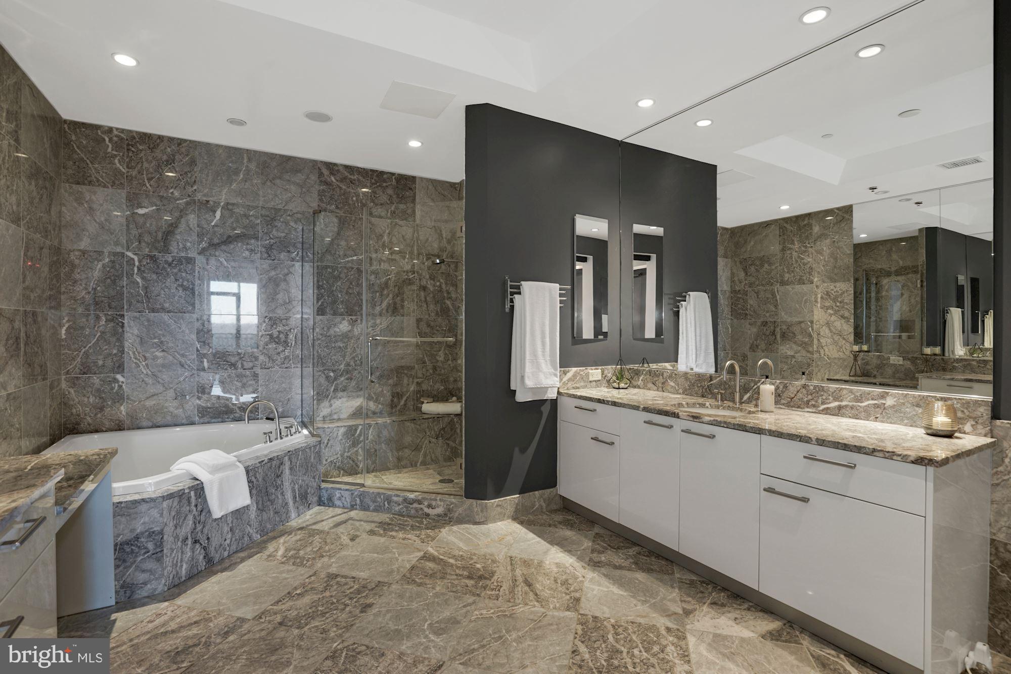 TURNBERRY TOWER - Residential