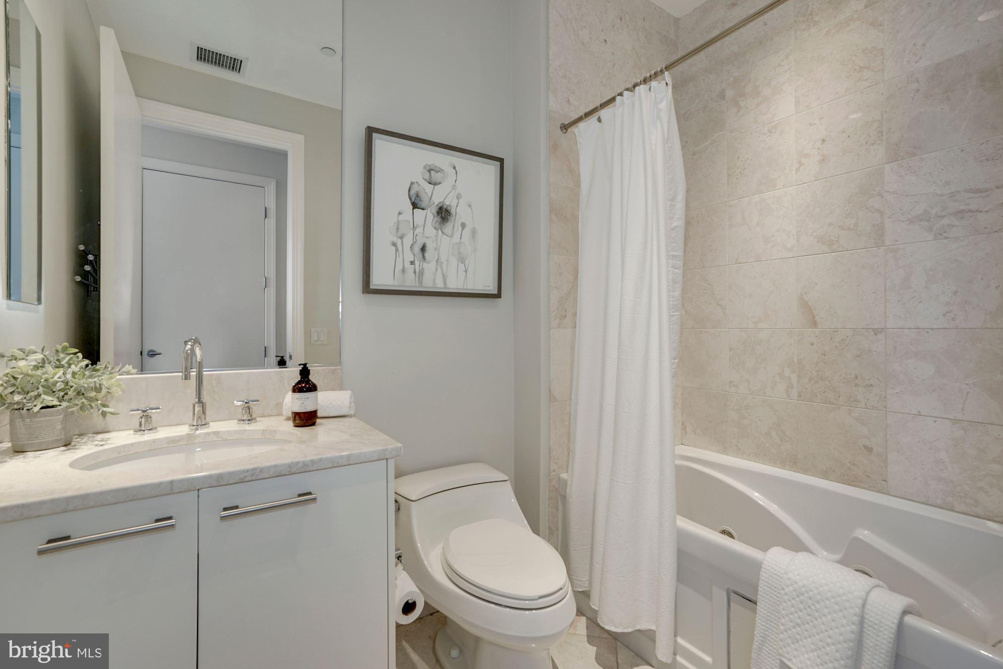 TURNBERRY TOWER - Residential