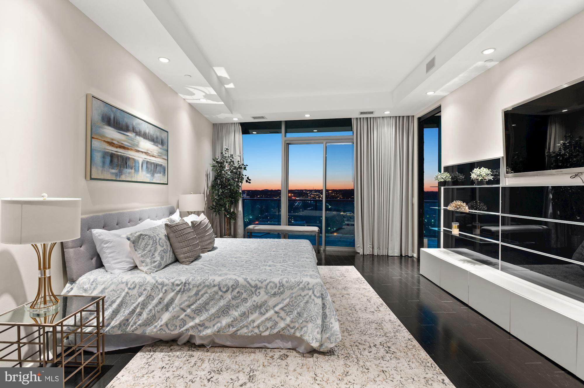 TURNBERRY TOWER - Residential