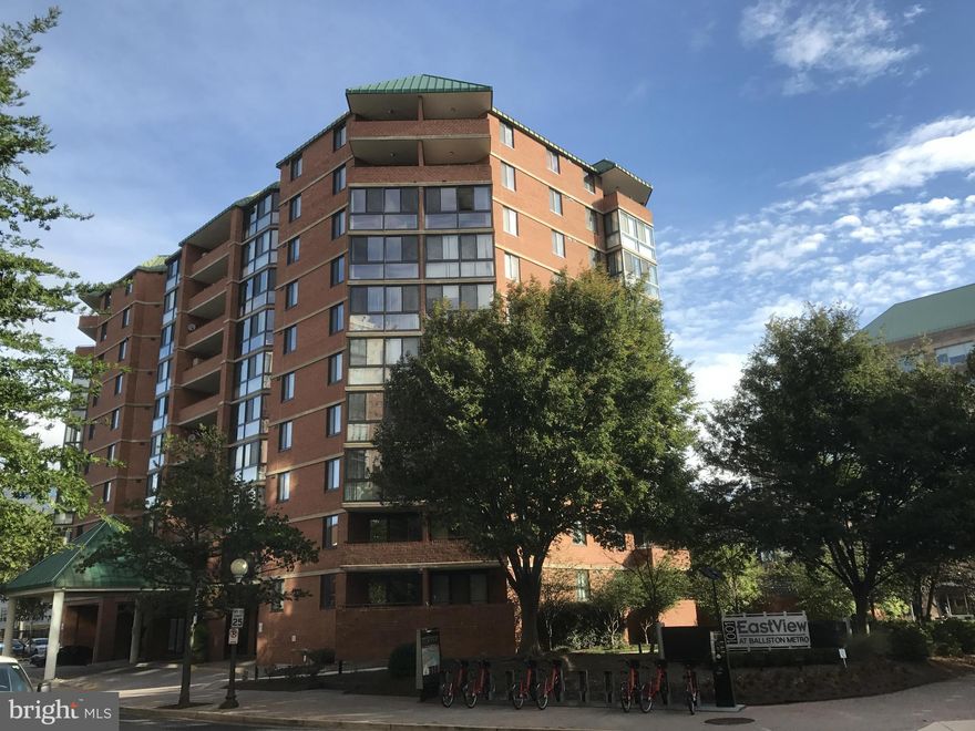 GREAT LOCATION, UNFURNISHED-$1850, FURNISHED-$1900.  Recently furnished, large balcony with an open view, Granite/Stainless Steel kitchen, washer/dryer in unit, hardwood floors, pool, hot-tub, 1 secured interior parking space, car wash station with vacuum, 24/7 gym, business center with computers and fax, Metro and Public Library within 2 blocks across the street.