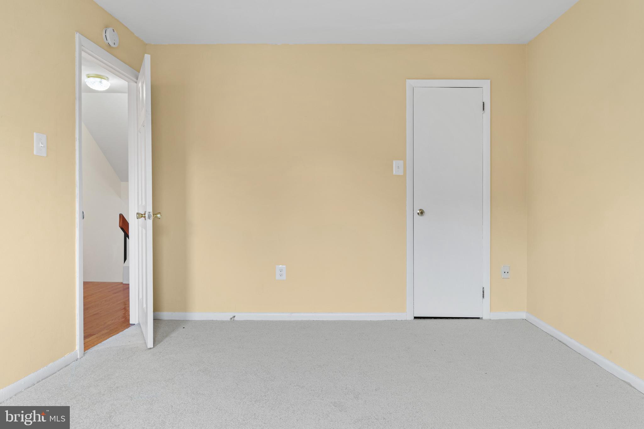 QUEEN VILLAGE - Residential