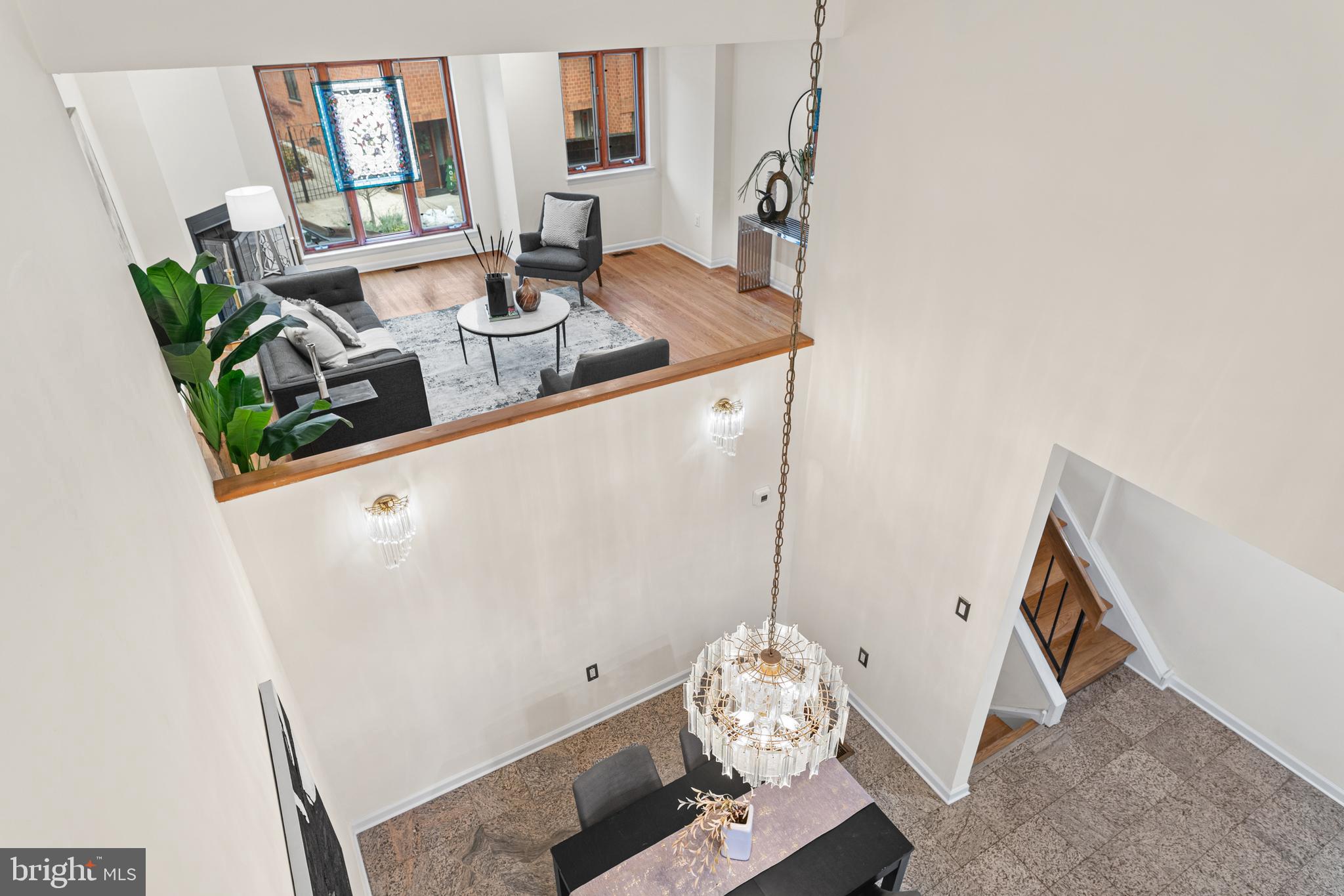 QUEEN VILLAGE - Residential