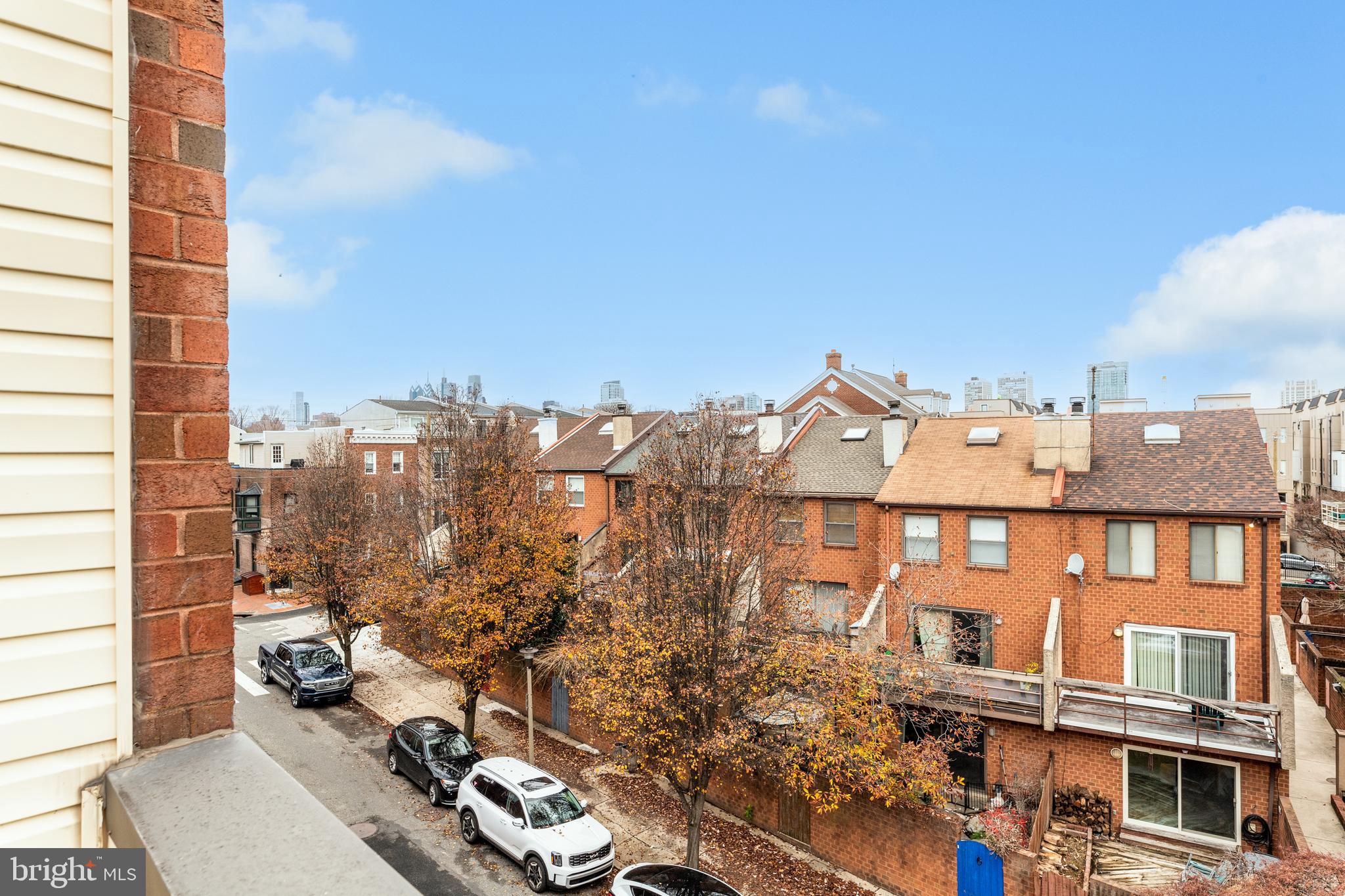 QUEEN VILLAGE - Residential