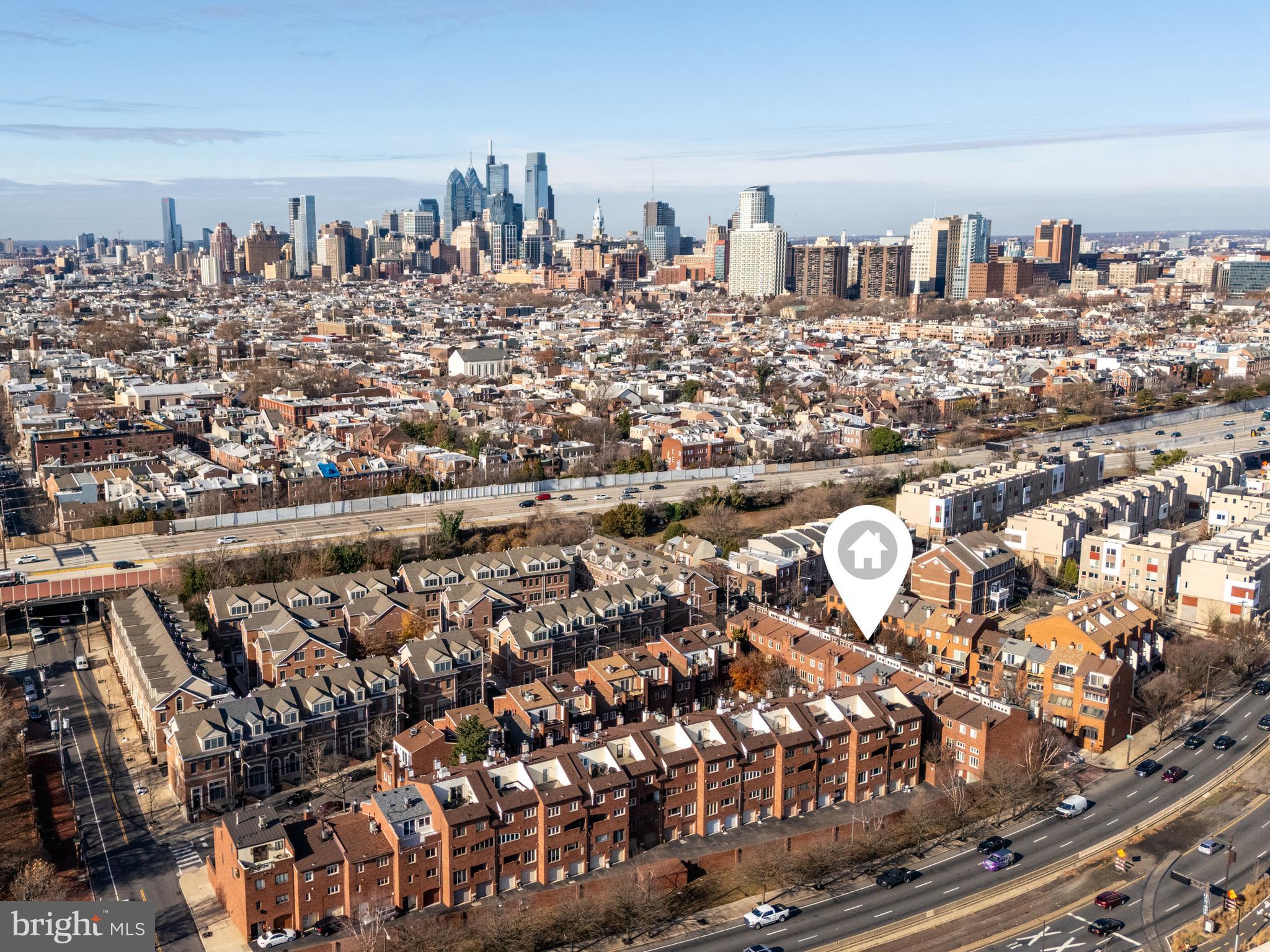 QUEEN VILLAGE - Residential